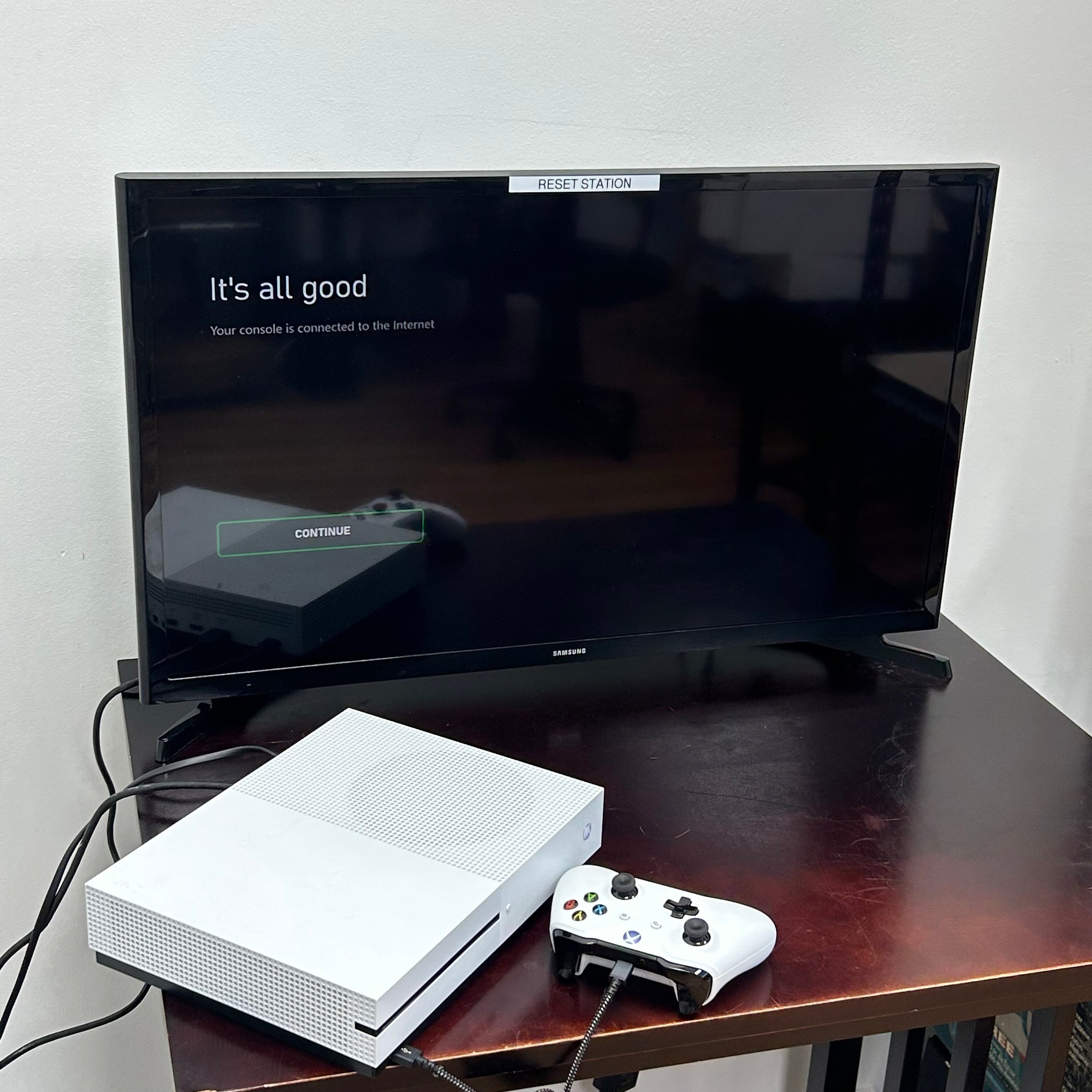 Microsoft Xbox One S 1681 1TB White Console w/ Controller & Cables  - Tested