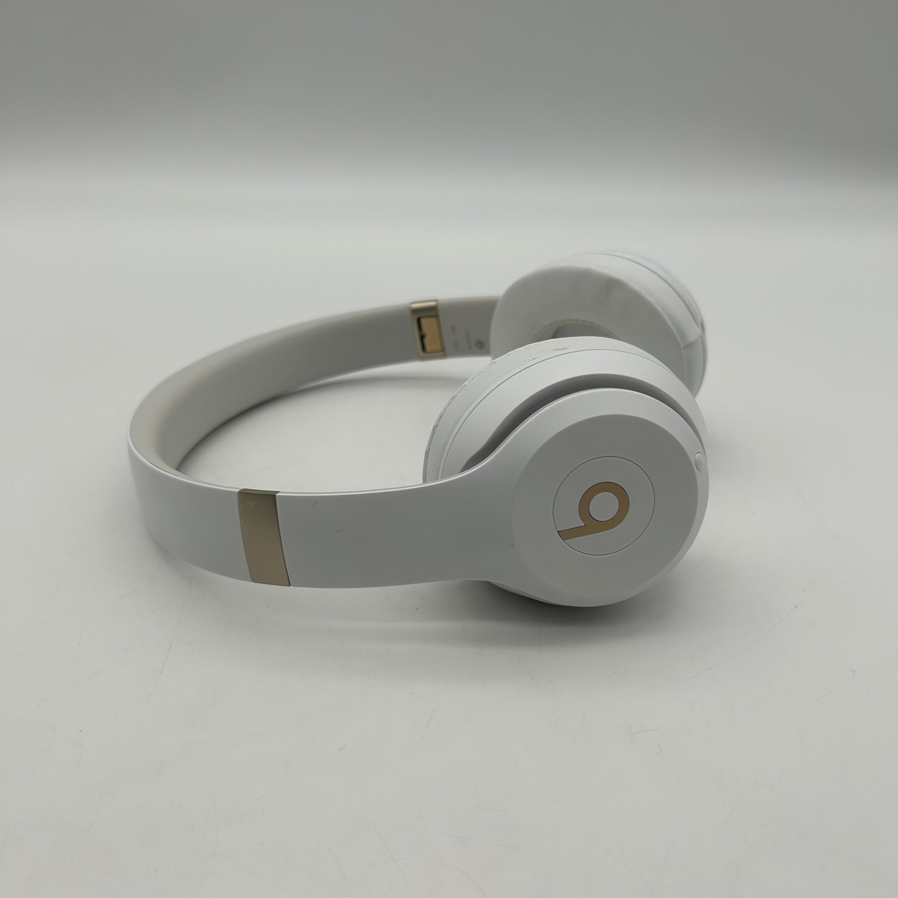 Beats Solo 4 Wireless Bluetooth Headphones - White w/ carrying case included