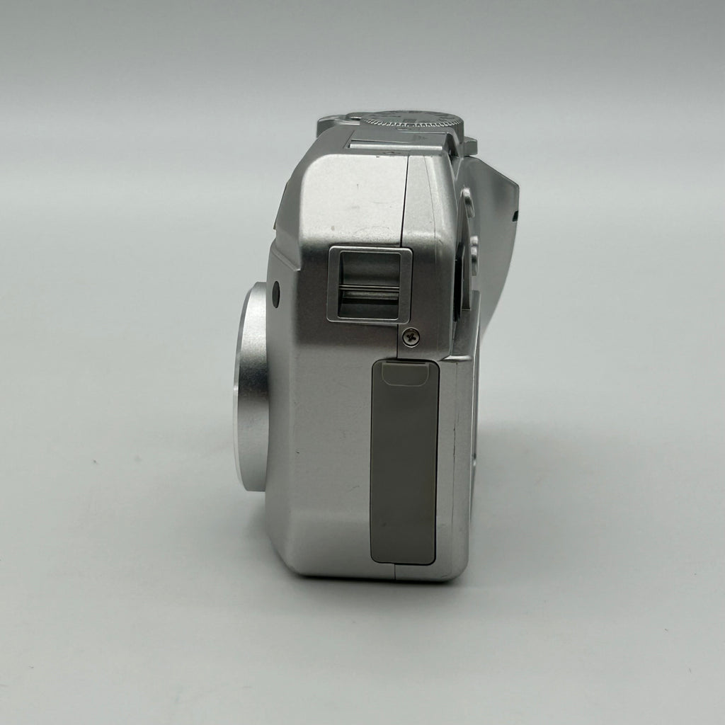 Olympus CAMEDIA C-5000 Zoom 5.0MP Digital Camera - Silver