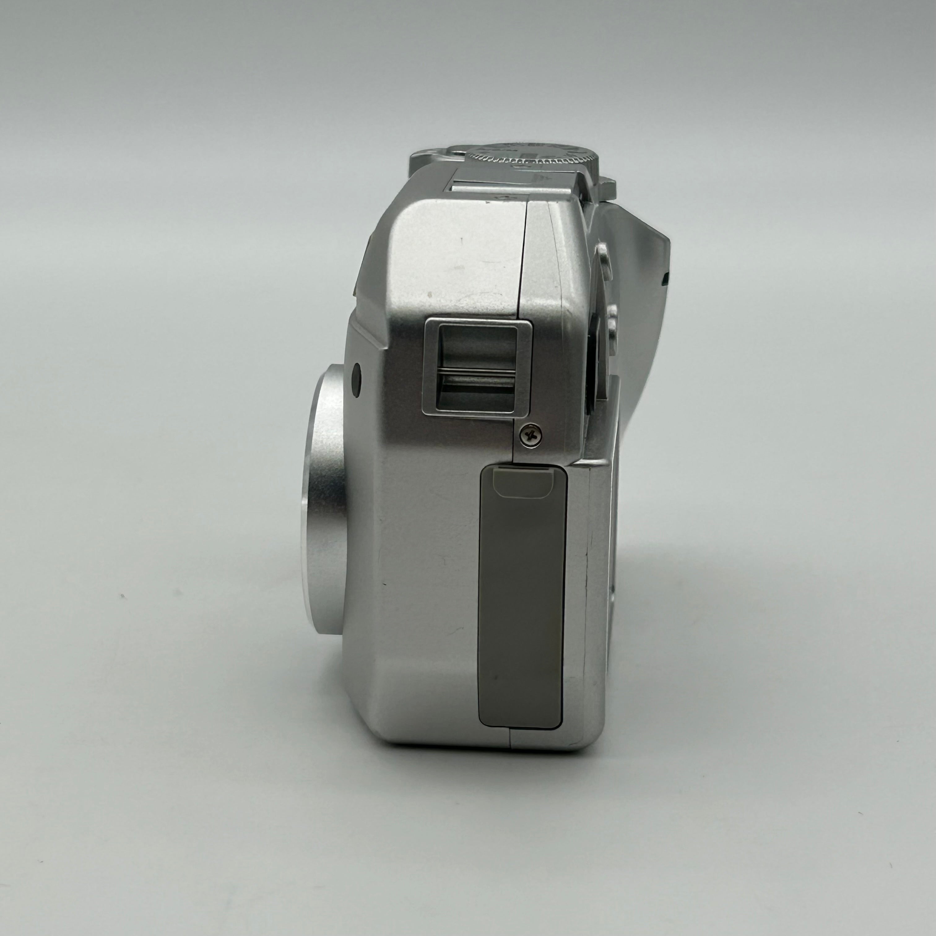 Olympus CAMEDIA C-5000 Zoom 5.0MP Digital Camera - Silver