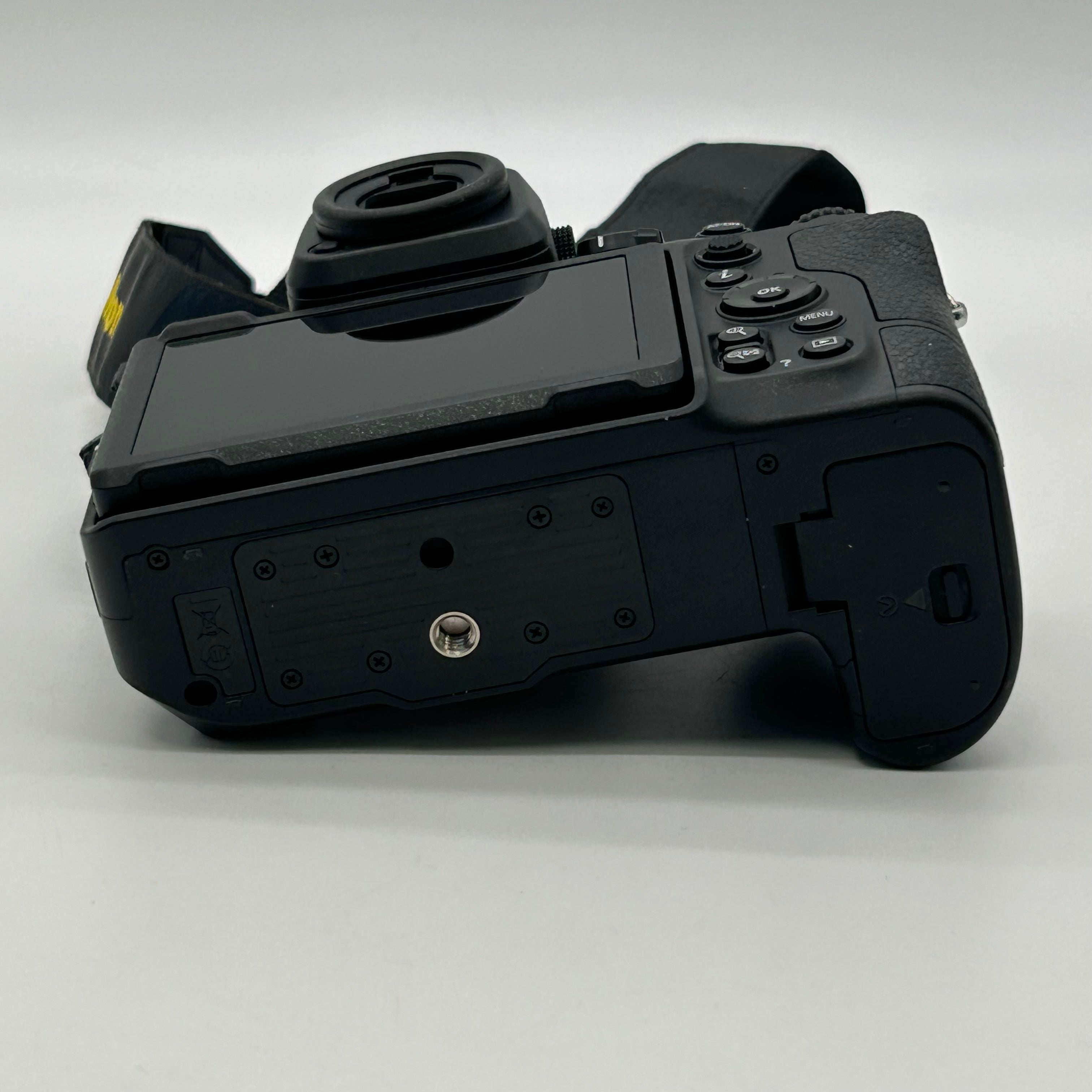 Nikon Z8 Digital Mirrorless Camera Black (Body Only) Shutter Count 784