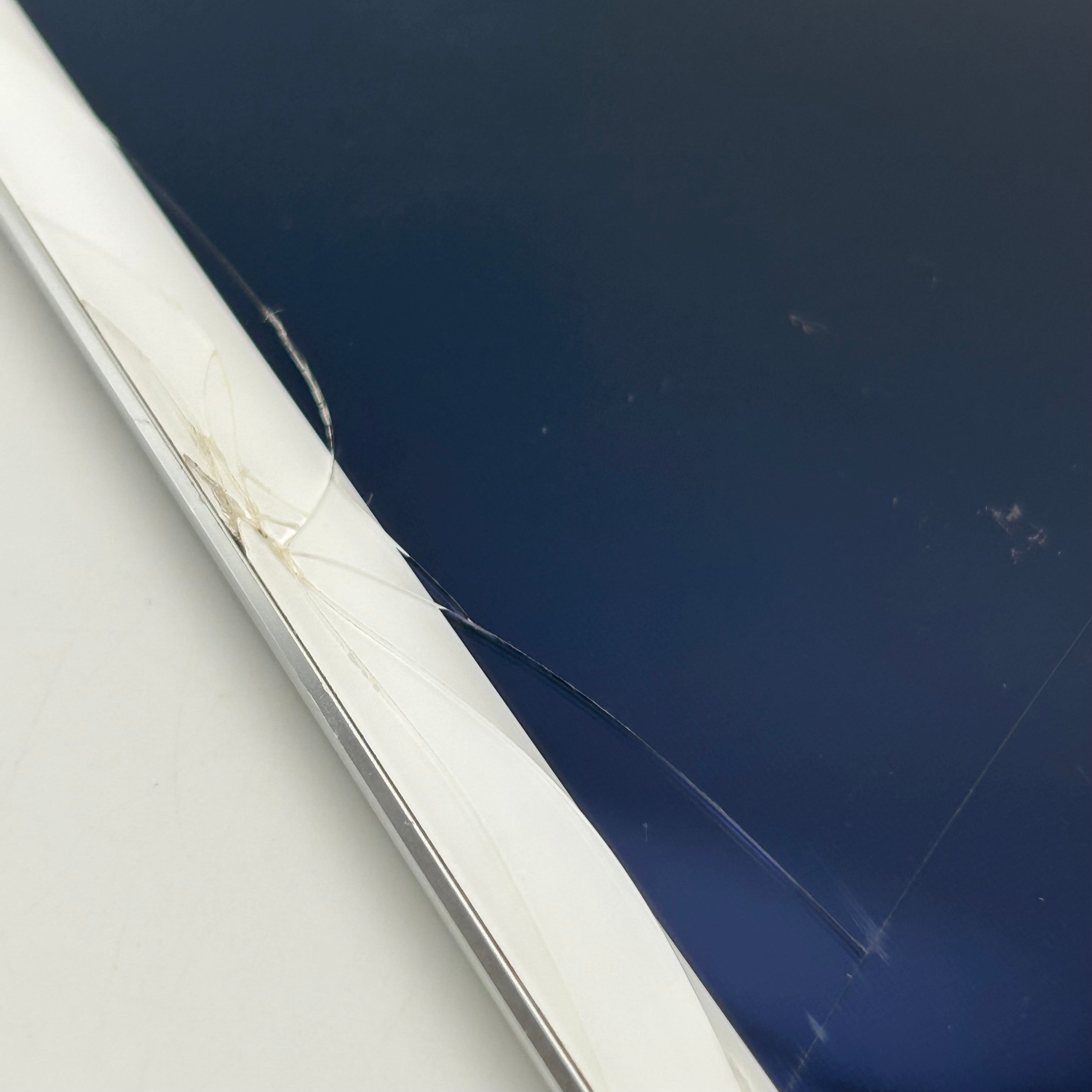 Apple iPad Air 2 Wi-Fi 16GB Silver A1566 - Cracked Screen