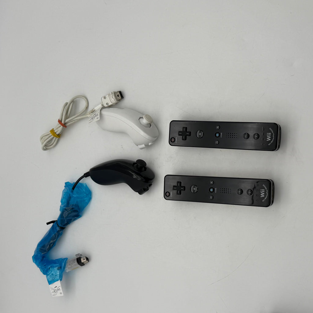 Nintendo Wii RVL-002 32GB w/Gamepad WUP-101(02) & Accessories - Tested