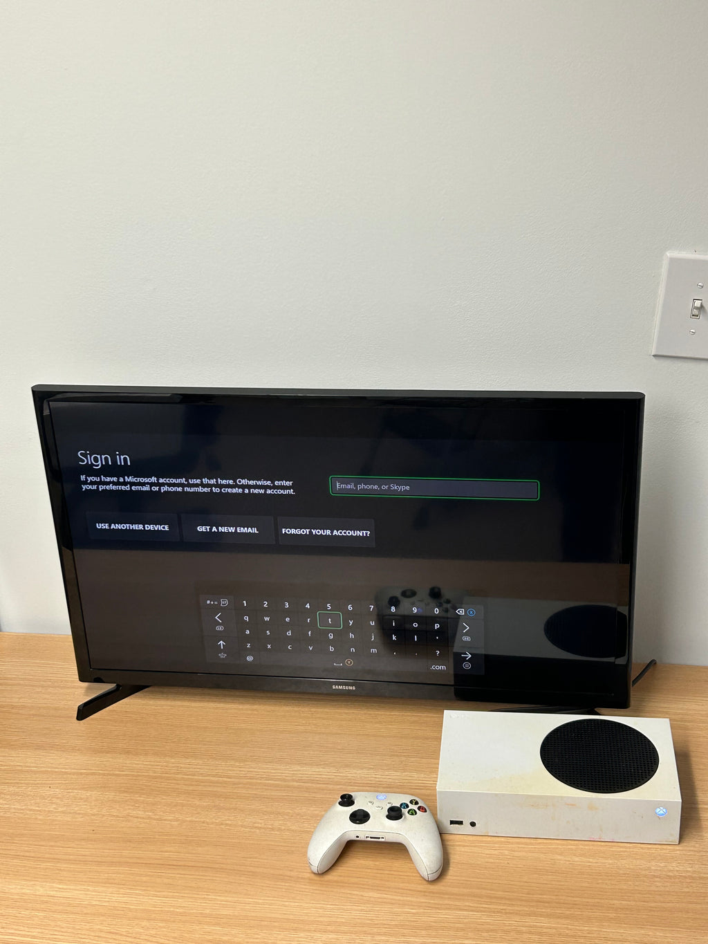 Microsoft Xbox Series S 512GB Console Gaming System White 1883 w Controller