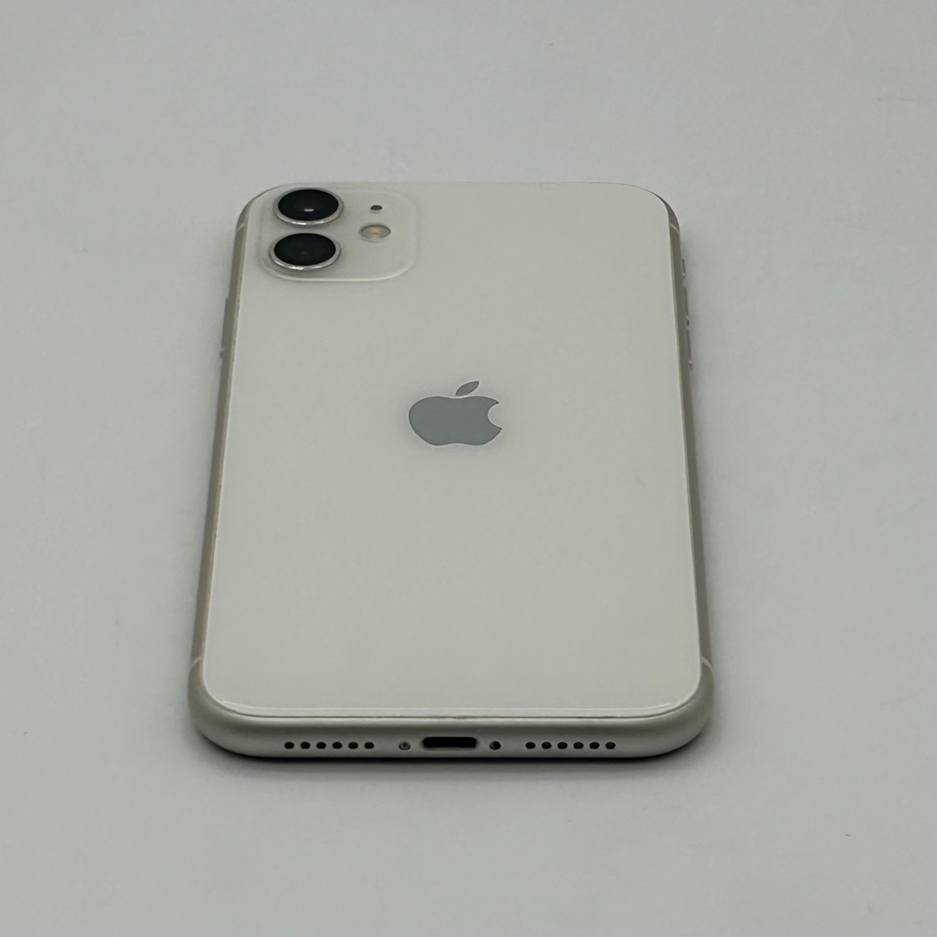 Apple iPhone 11 - 64GB - White (AT&T) MH8E3LL/A 81% BH