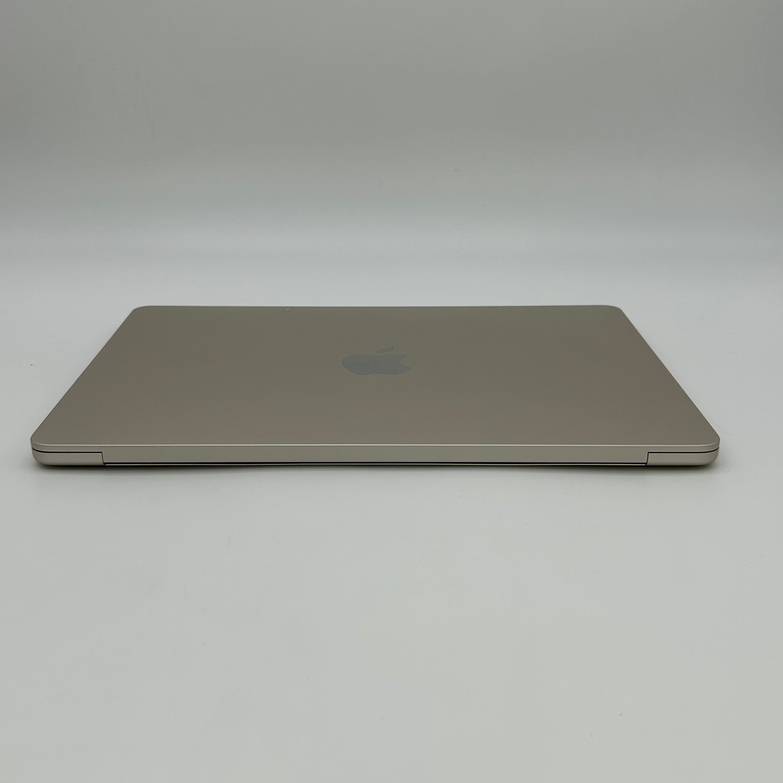 Apple MacBook Air 13.6" M2 8C GPU 3.5GHz 8GB RAM 256GB SSD A2681 - Starlight - Includes Front, Back, and Keyboard Case - Used