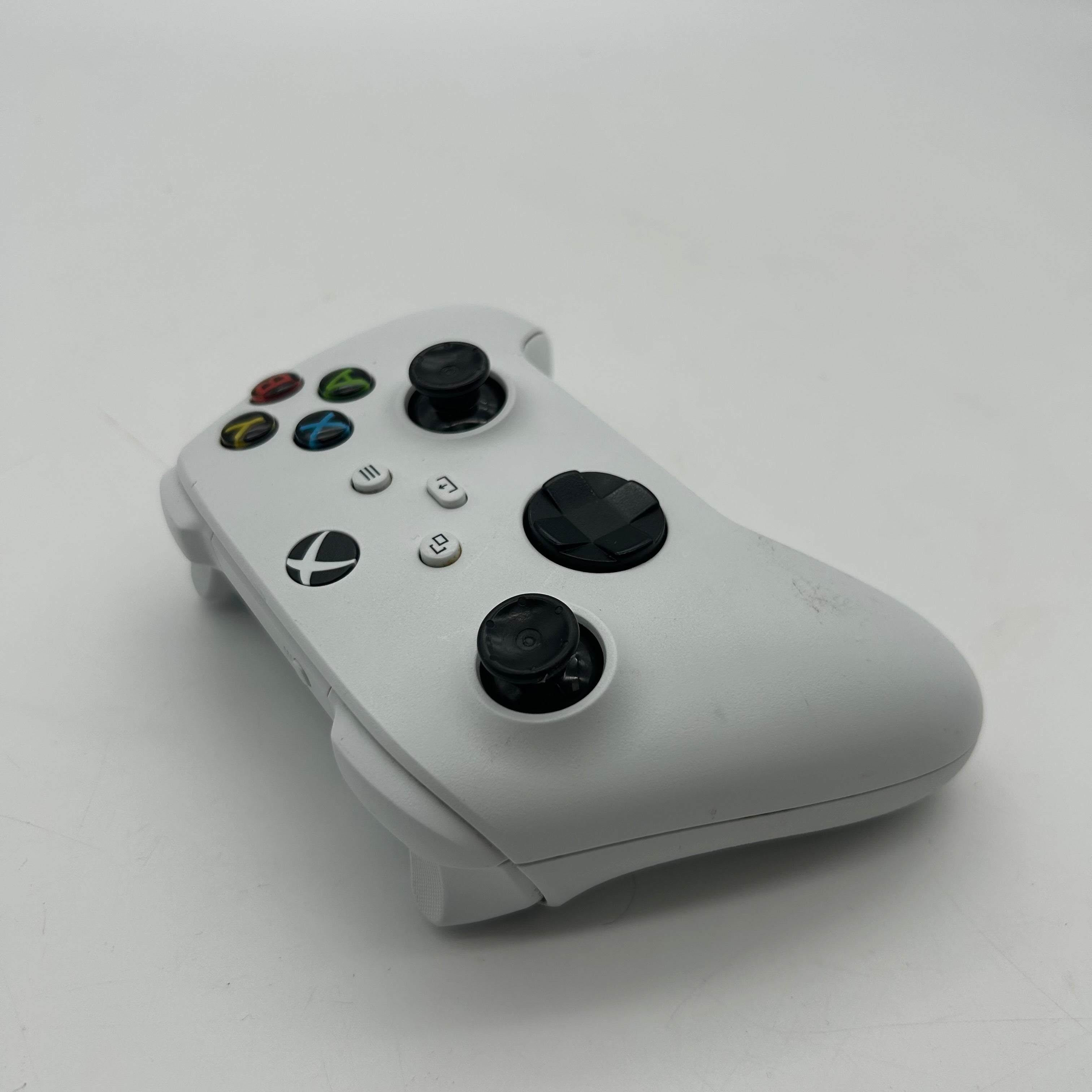 Microsoft Xbox One (1540) 2013 1TB Console Bundle: 3 Games and Controller