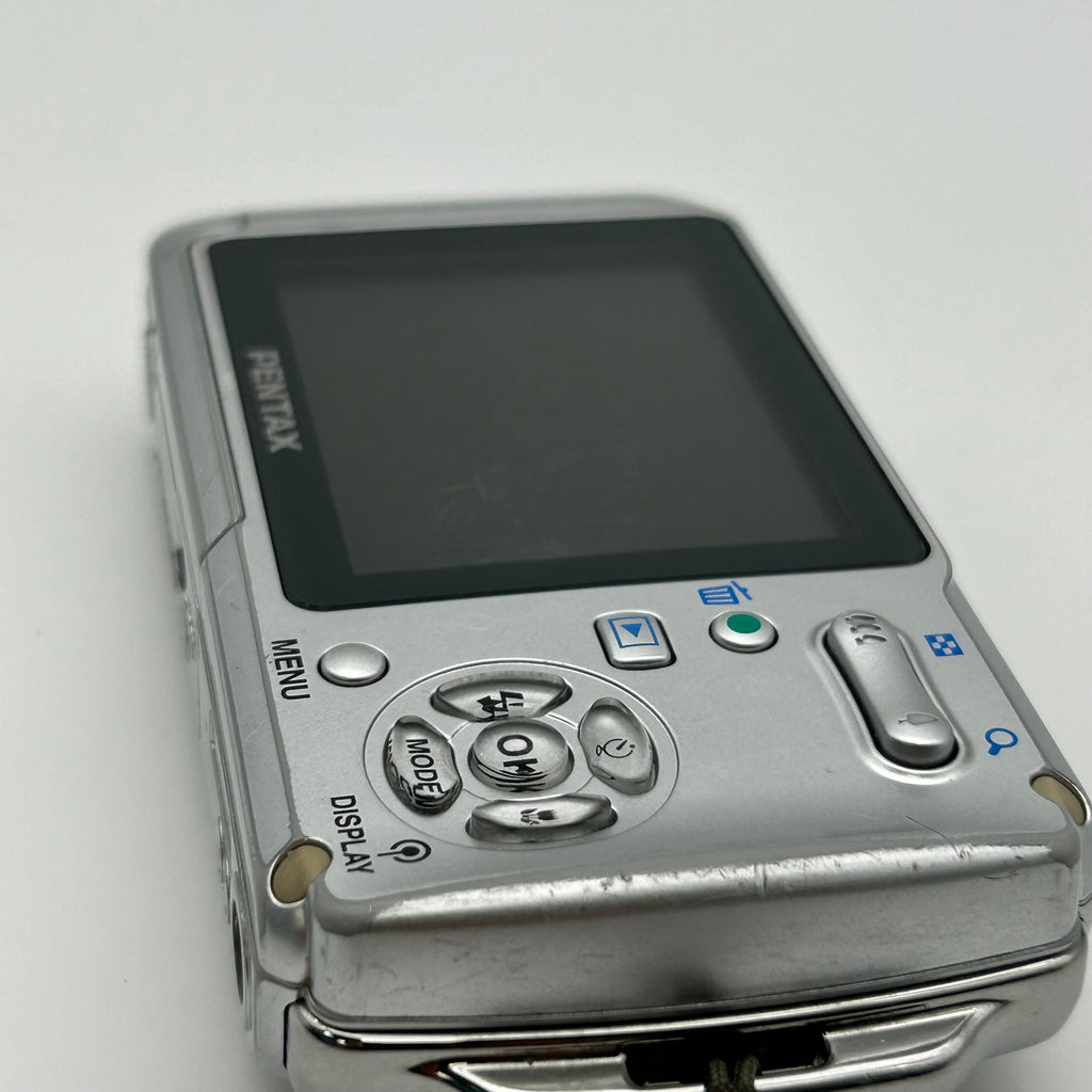Pentax Underwater Digital Camera Optio W10 6.0MP Silver Tested & Includes 64GB SDXC Card - Used