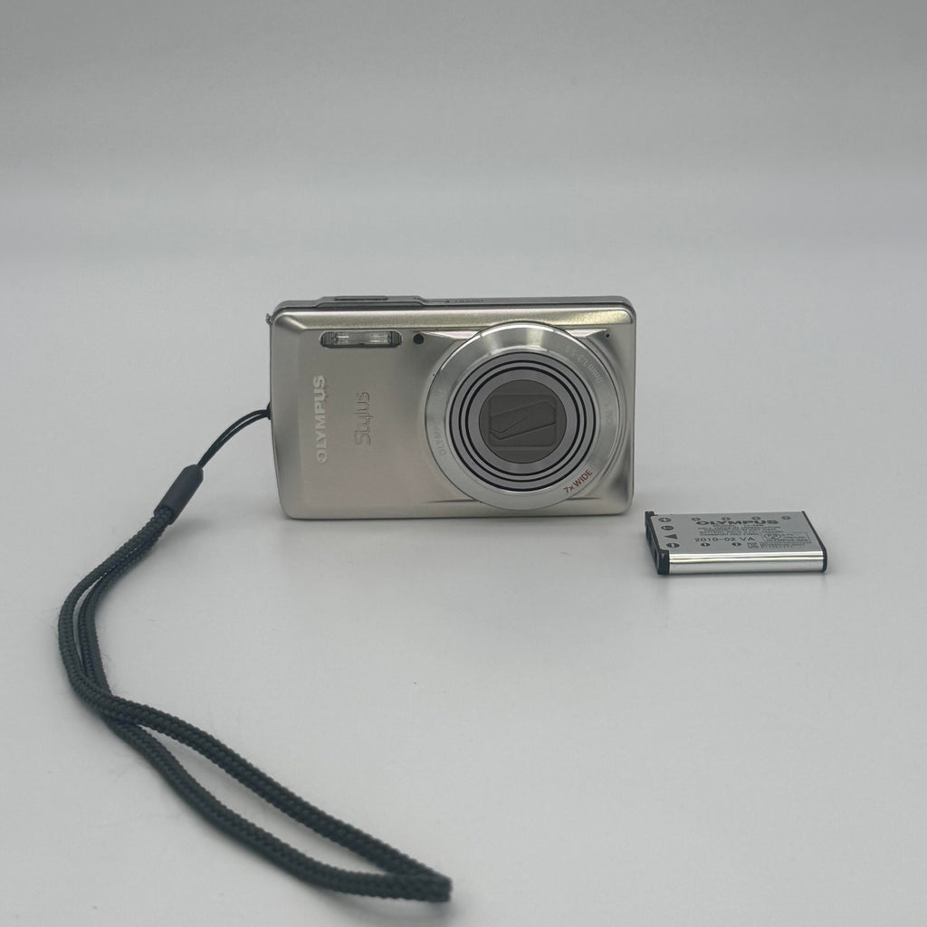 Olympus Stylus-7030 Digital Camera - Silver - Broken - For Parts/Repair Only