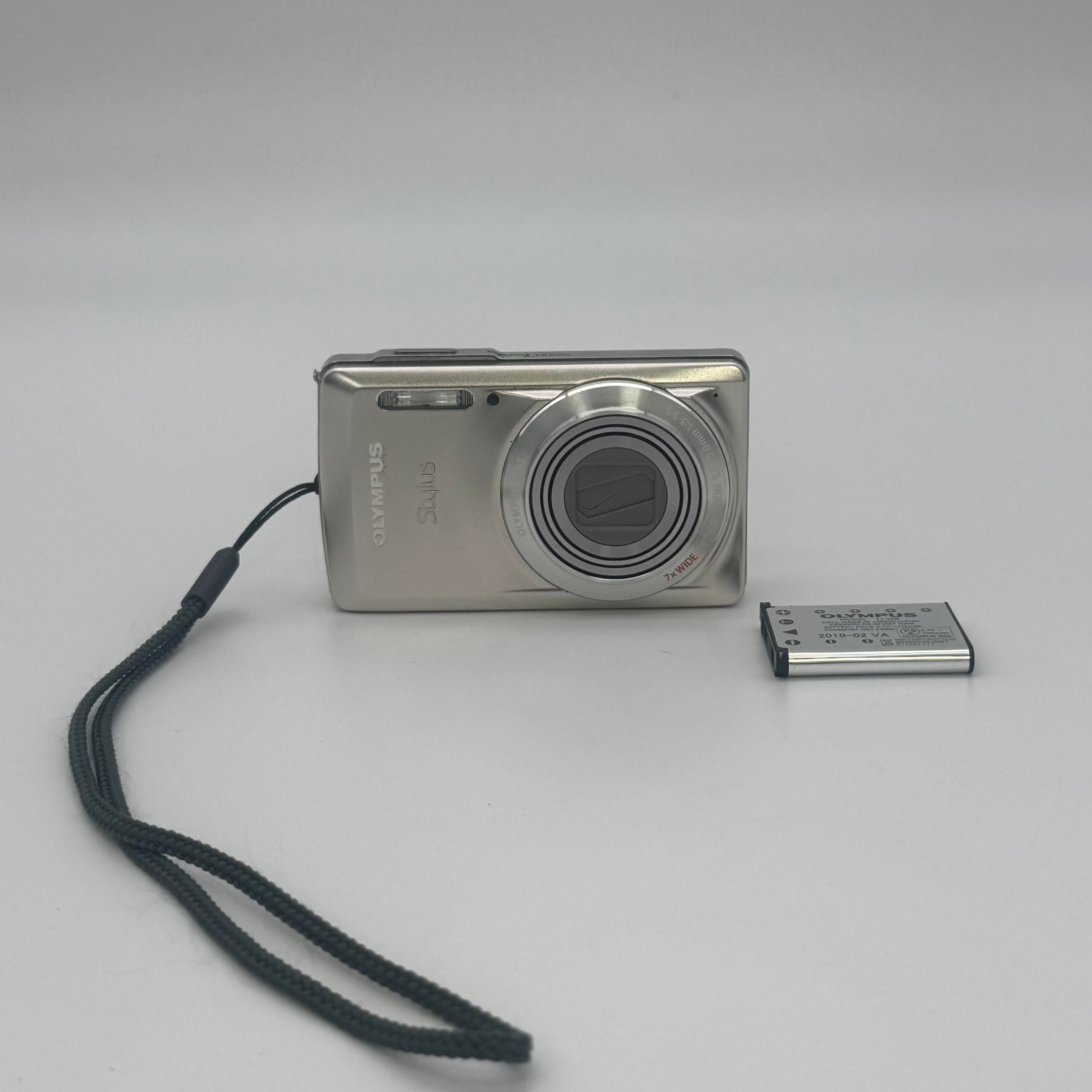 Olympus Stylus-7030 Digital Camera - Silver - Broken - For Parts/Repair Only