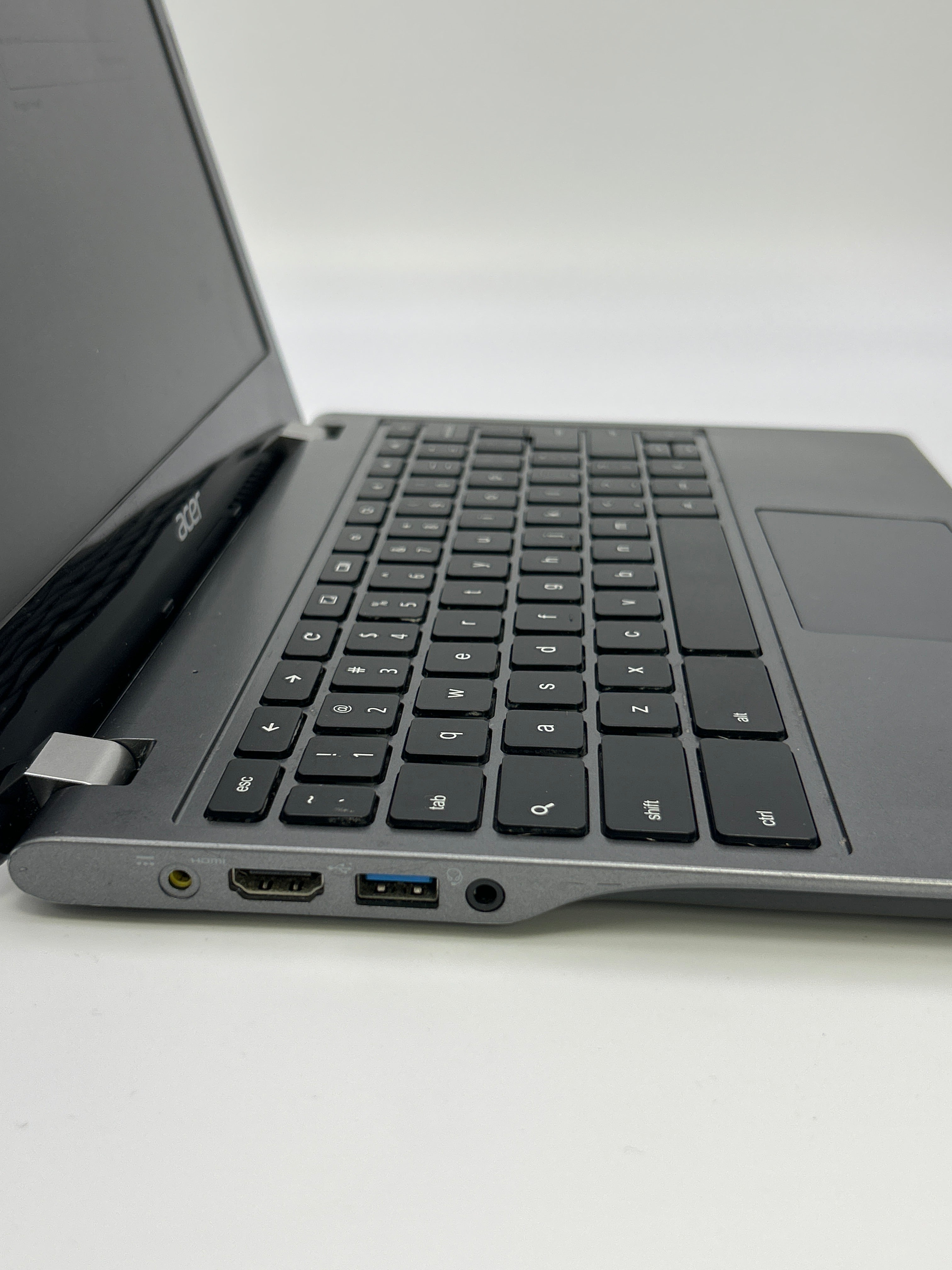Acer C740 Laptop 11-inch Intel Celeron 4GB RAM 32GB Black Used for Parts