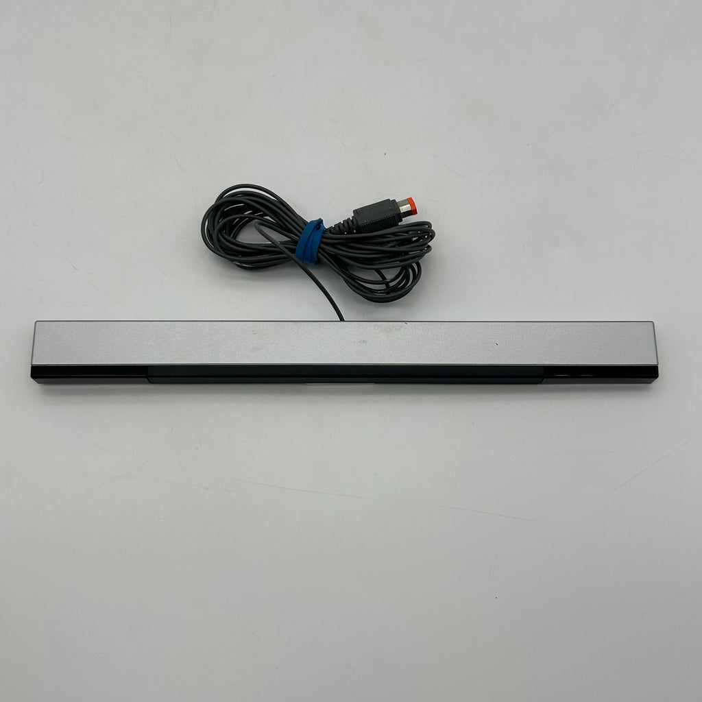 Nintendo Wii RVL-001 2006 White Console w/ 2 Controllers, 4 Games, and Cables