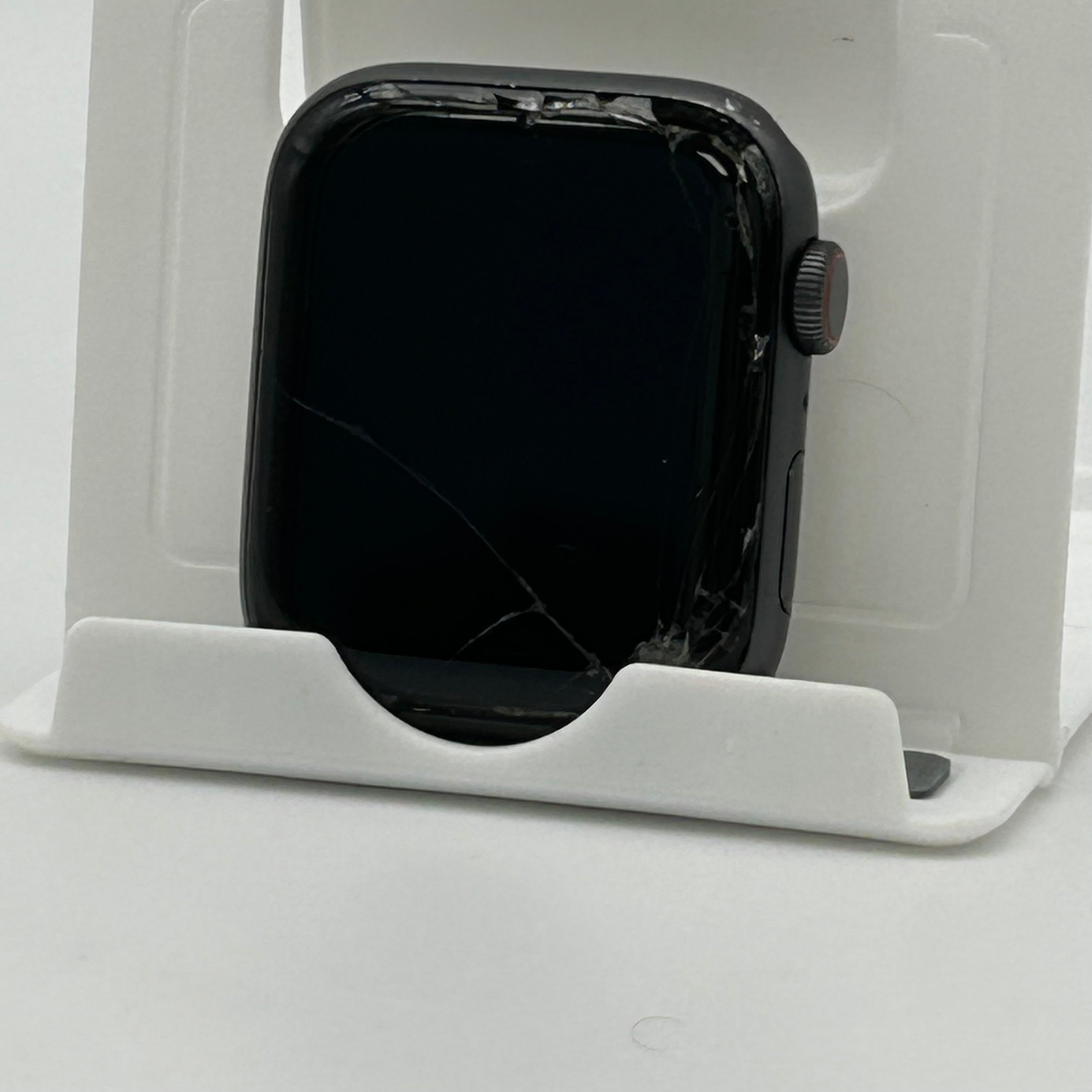 Apple Watch SE 1st Gen 44MM Space Gray Aluminum A2354; Cracked LCD/Functional