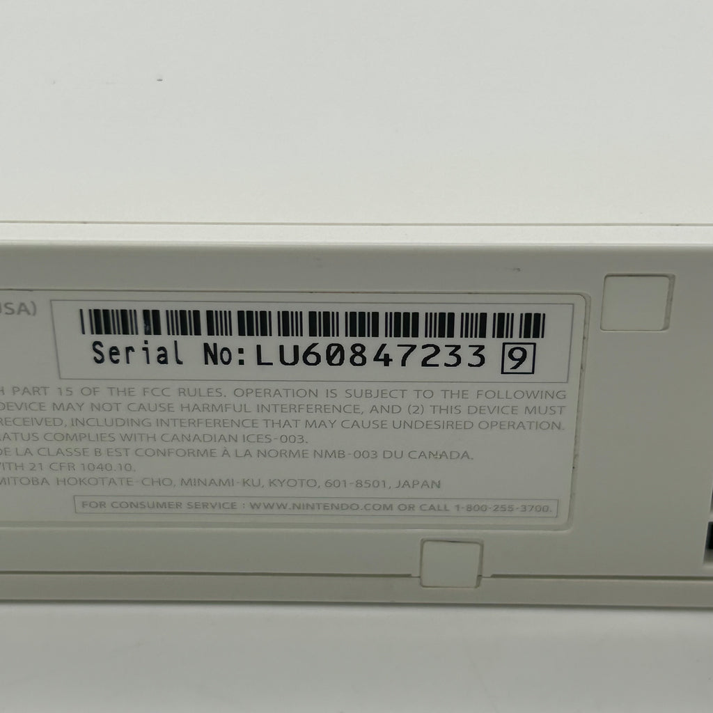 Nintendo Wii RVL-001 2006 White Console w/ 2 Controllers, 4 Games, and Cables