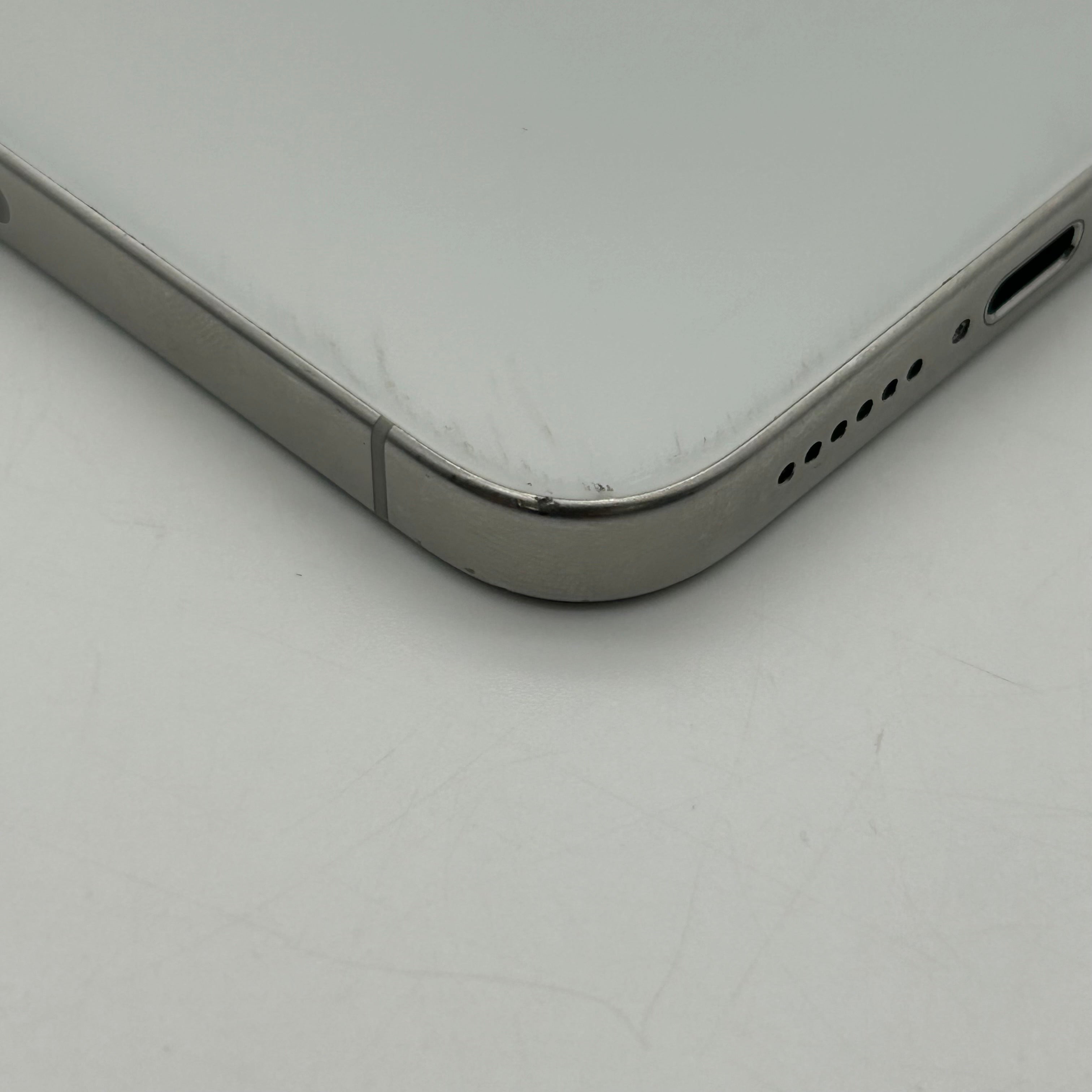 Apple iPhone 15 Pro Max 256GB Factory Unlocked 84%BH White Titanium