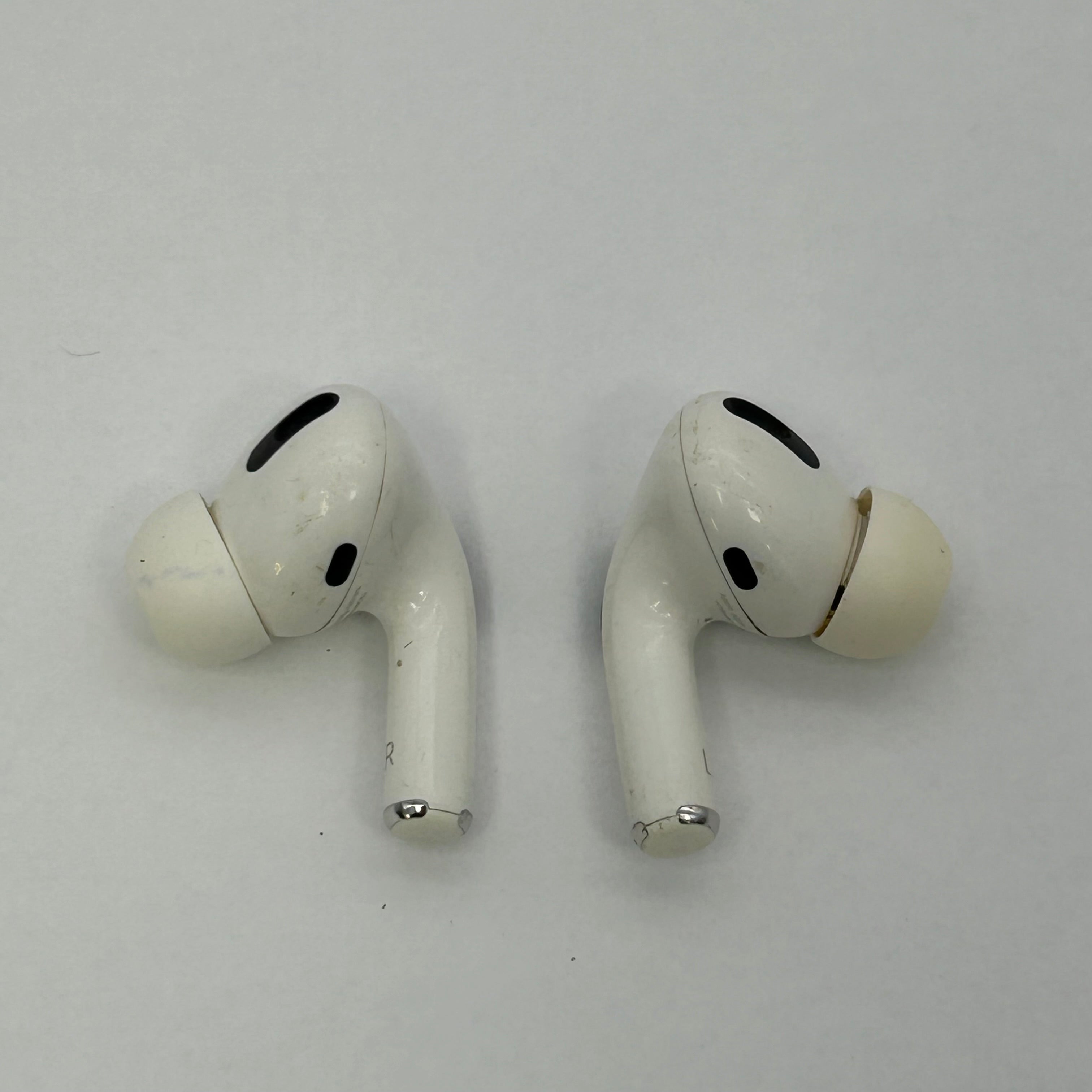 Apple AirPods Pro 1st Gen with Wireless Charging Case A2190 - Complete Set Used