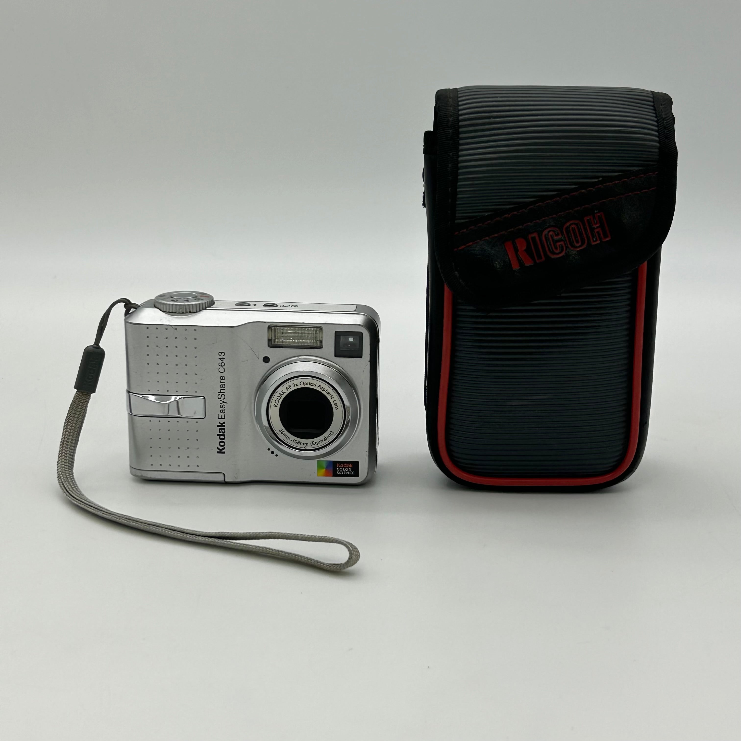 Kodak EasyShare C643 6.1MP Compact Digital Camera Silver - Tested Works w/ Case