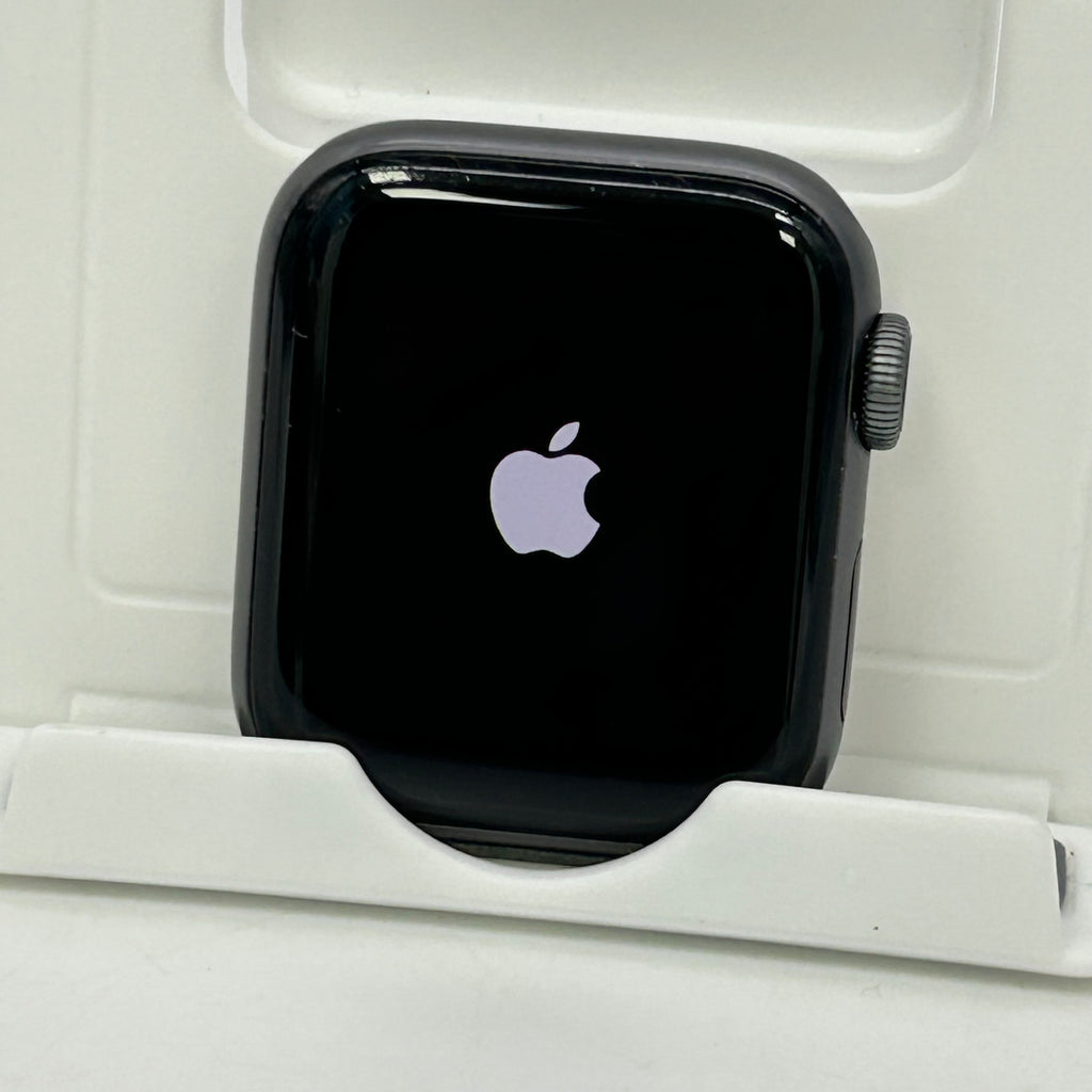 Apple Watch Series 4 40 mm Space Gray A1977 GPS Only 72%