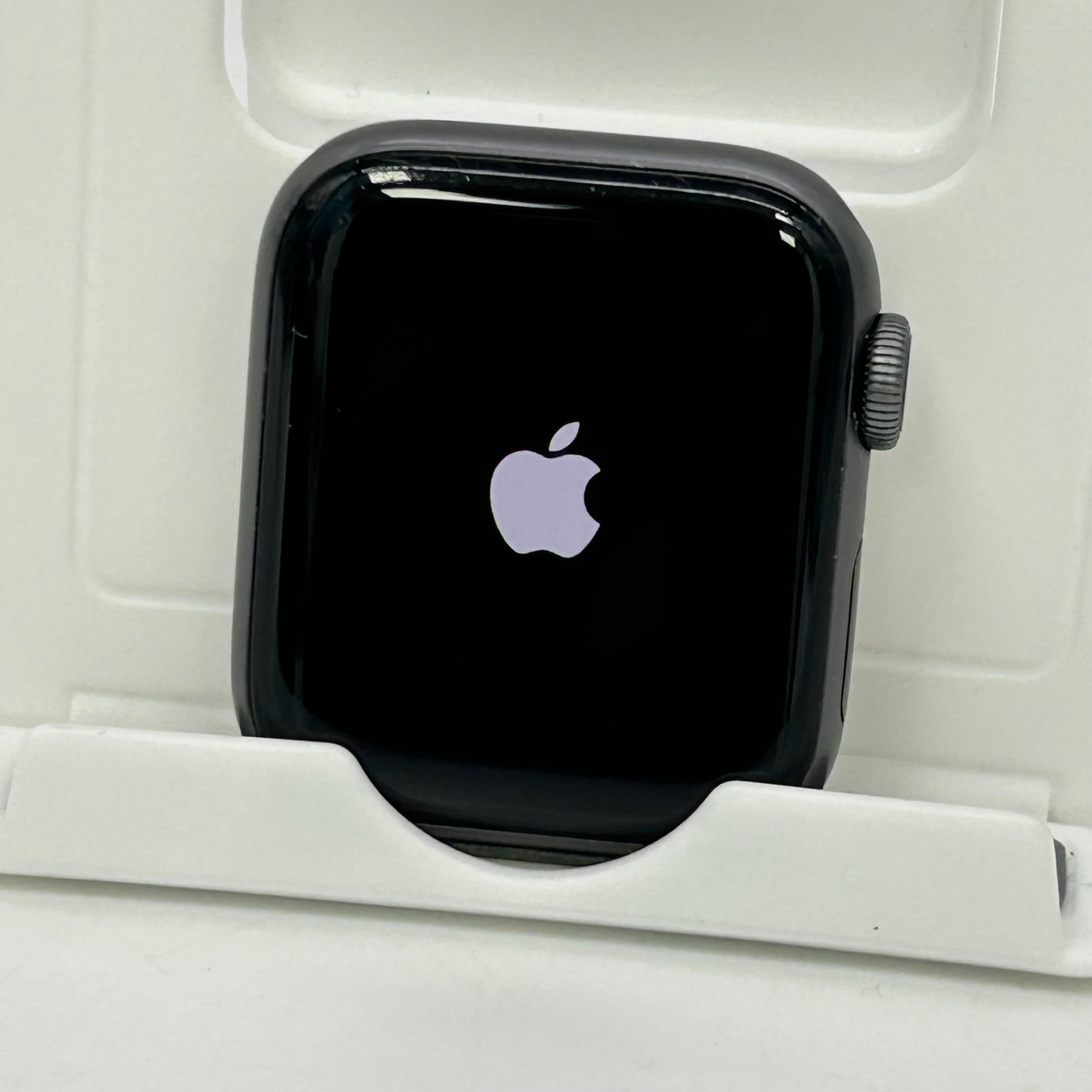 Apple Watch Series 4 40 mm Space Gray A1977 GPS Only 72%