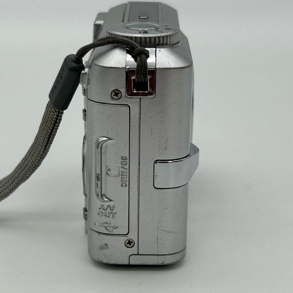 Kodak EasyShare C643 6.1MP Compact Digital Camera Silver - Tested Works w/ Case