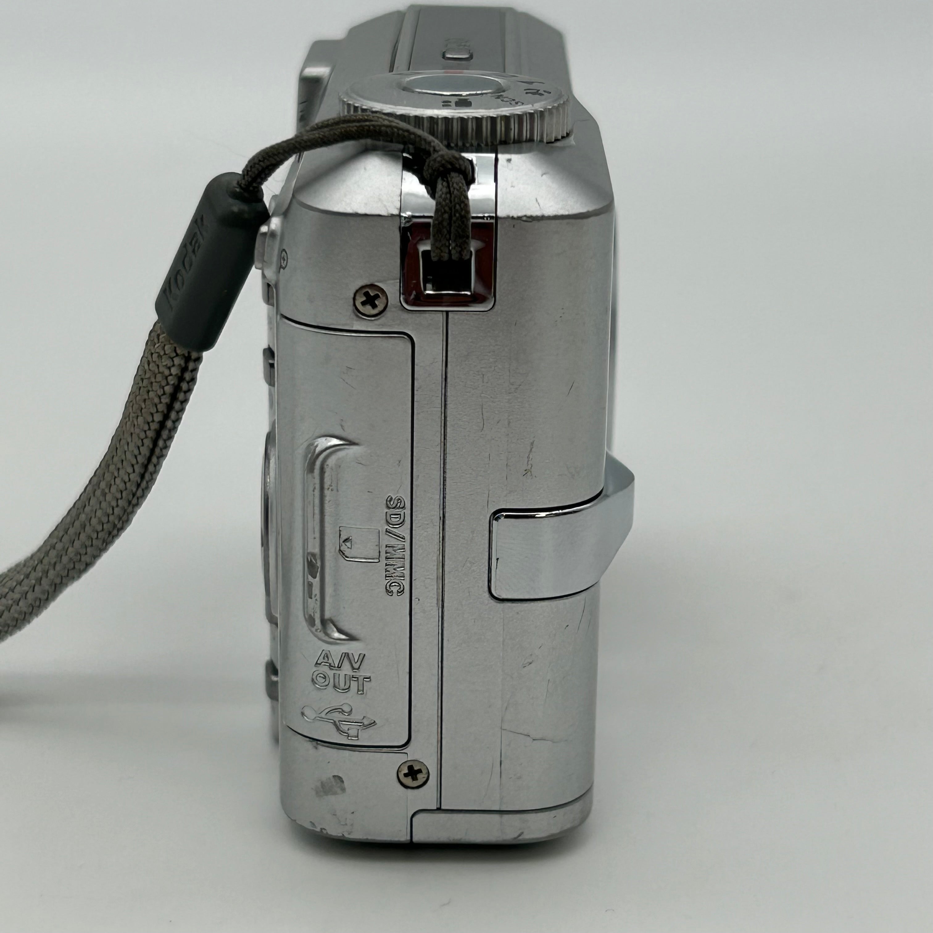 Kodak EasyShare C643 6.1MP Compact Digital Camera Silver - Tested Works w/ Case