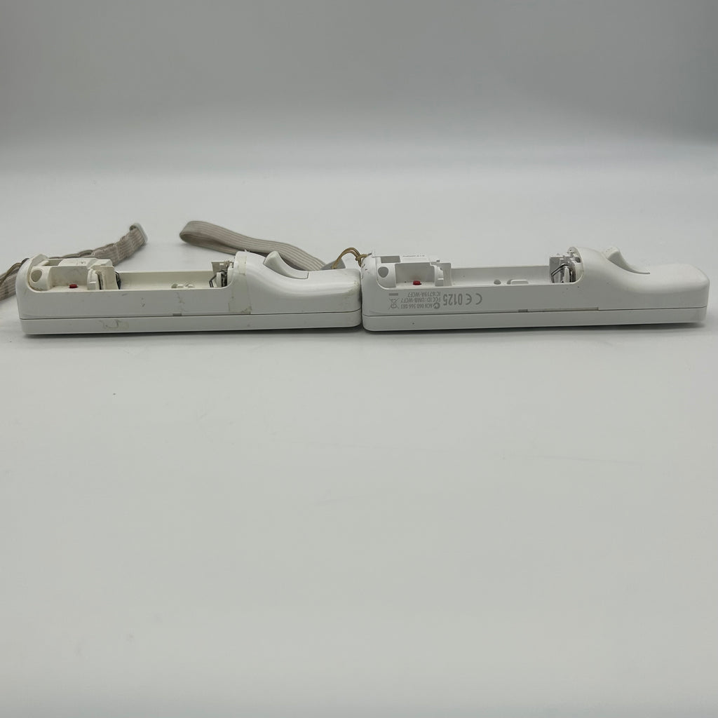 Nintendo Wii RVL-001 2006 White Console w/ 2 Controllers, 4 Games & Cables