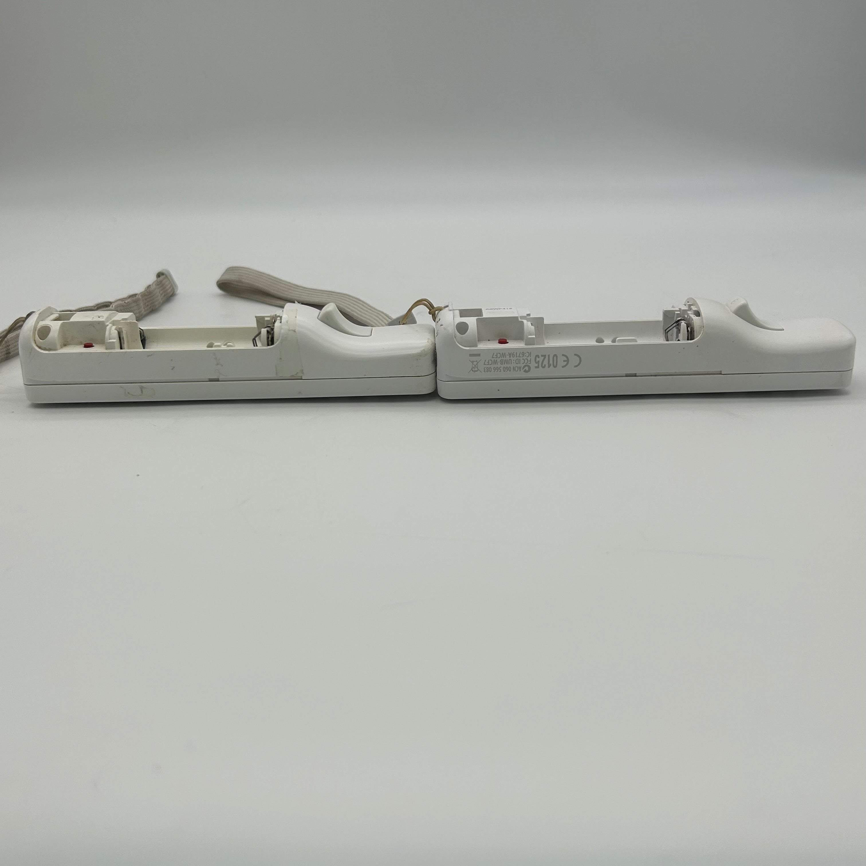 Nintendo Wii RVL-001 2006 White Console w/ 2 Controllers, 4 Games & Cables