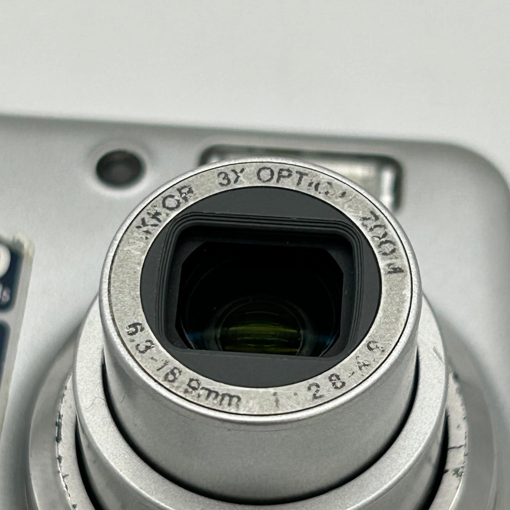 Nikon Coolpix L4 Digital Camera Untested