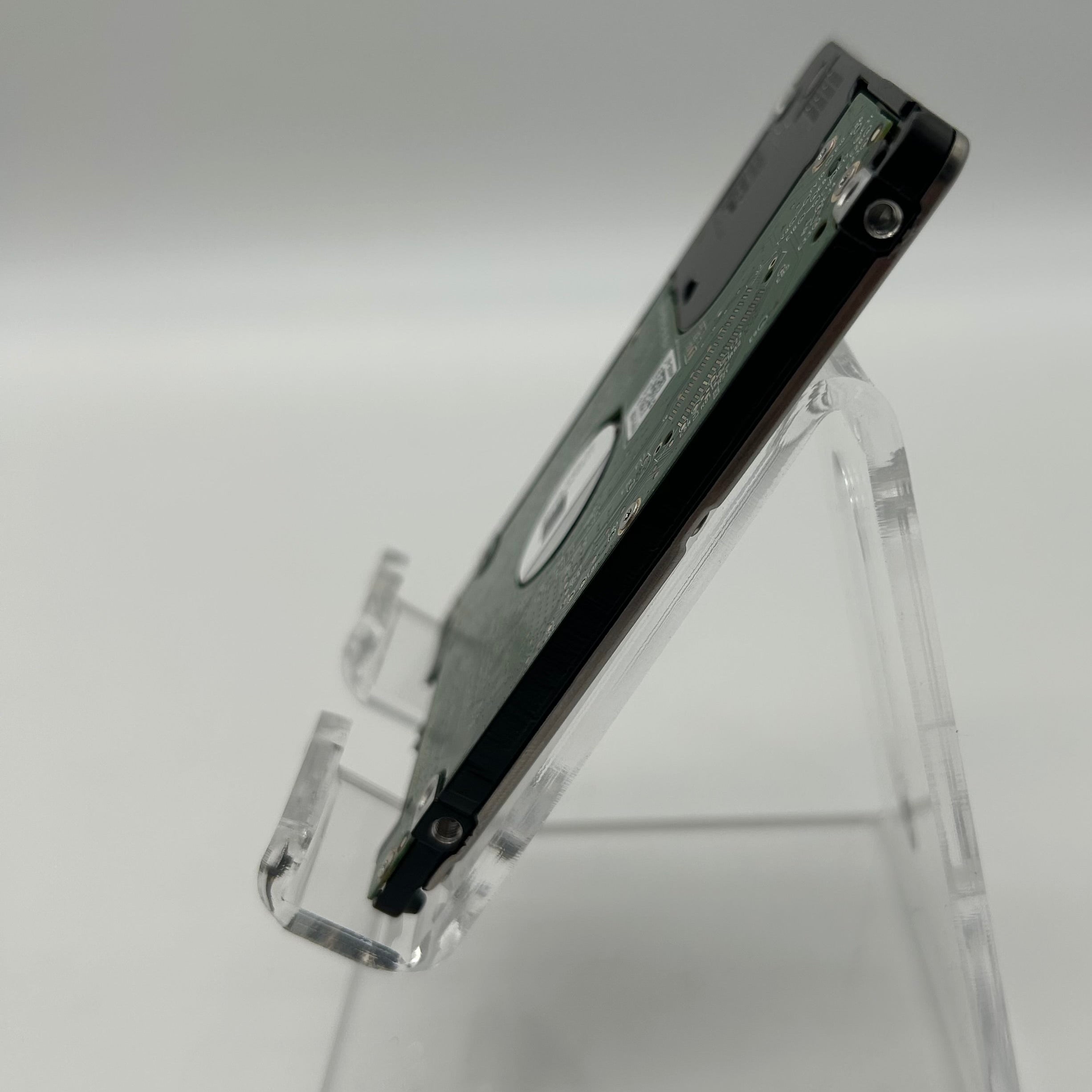 Western Digital WD3200LUCT 320GB 2.5" Hard Drive Silver