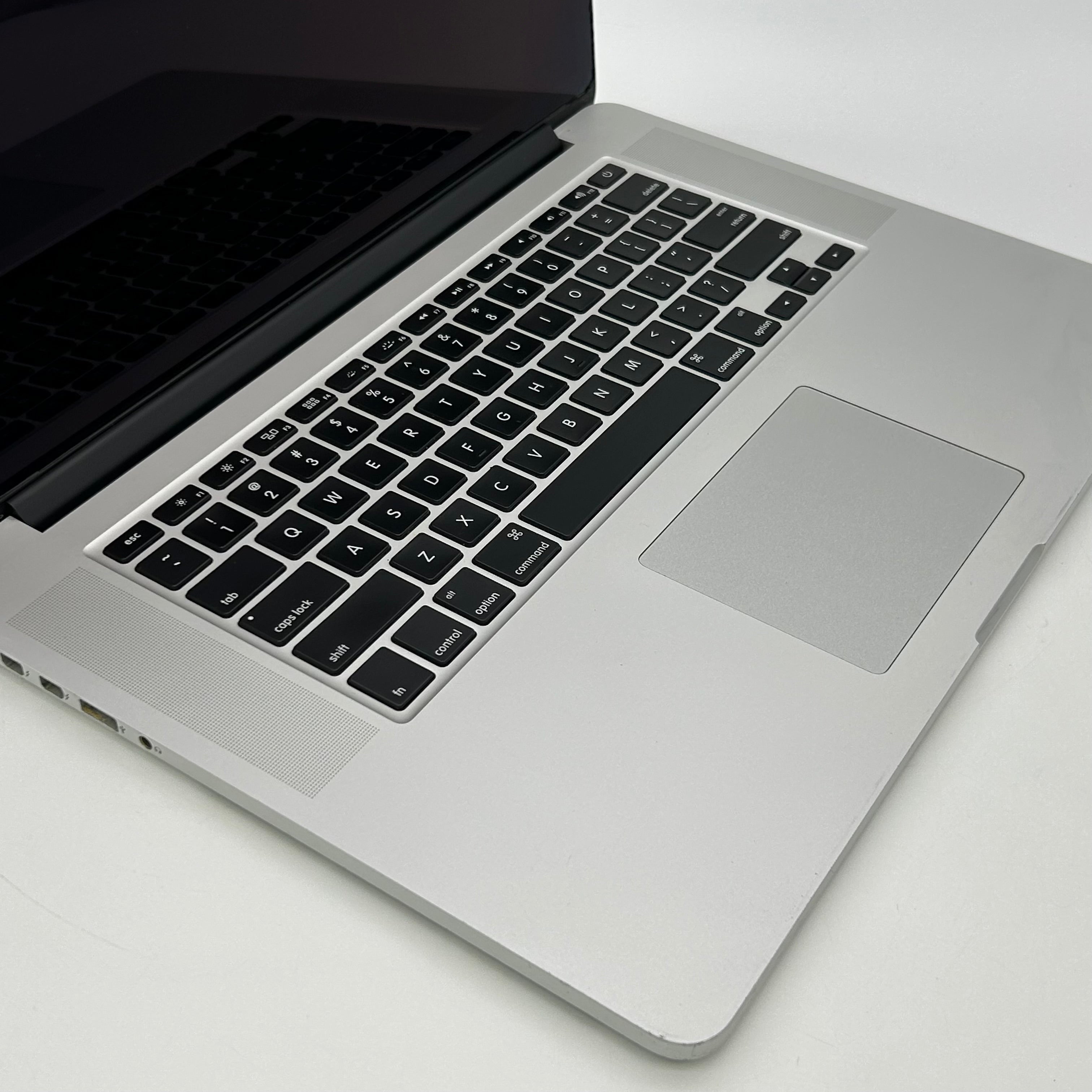 Apple MacBook Pro 15.4” Retina, A1398, 2.4 GHz Quad-Core i7, 16GB RAM, 512GB SSD