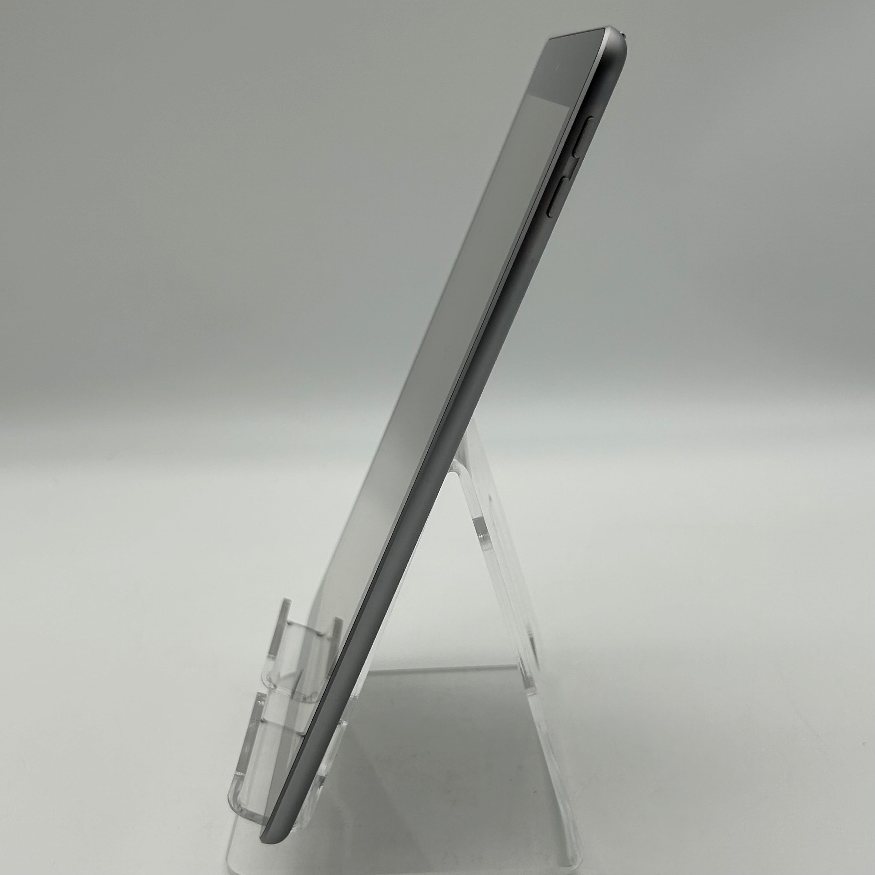 Apple iPad (6th Gen) A1893 (2018) Wi-Fi 32GB