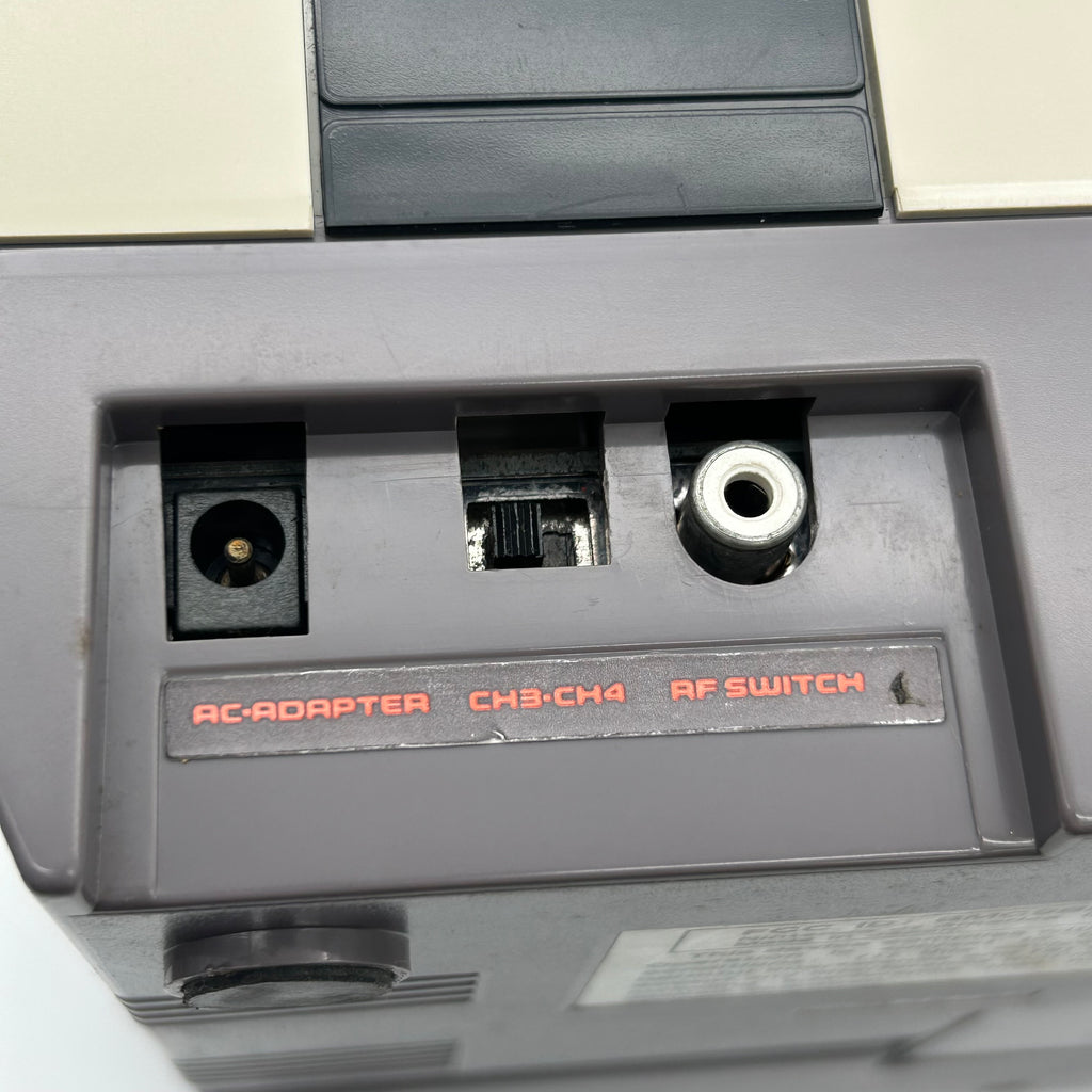 Retro Nintendo NES-001 Console System Bundle 2 Controllers Cables Blinking Light - Untested