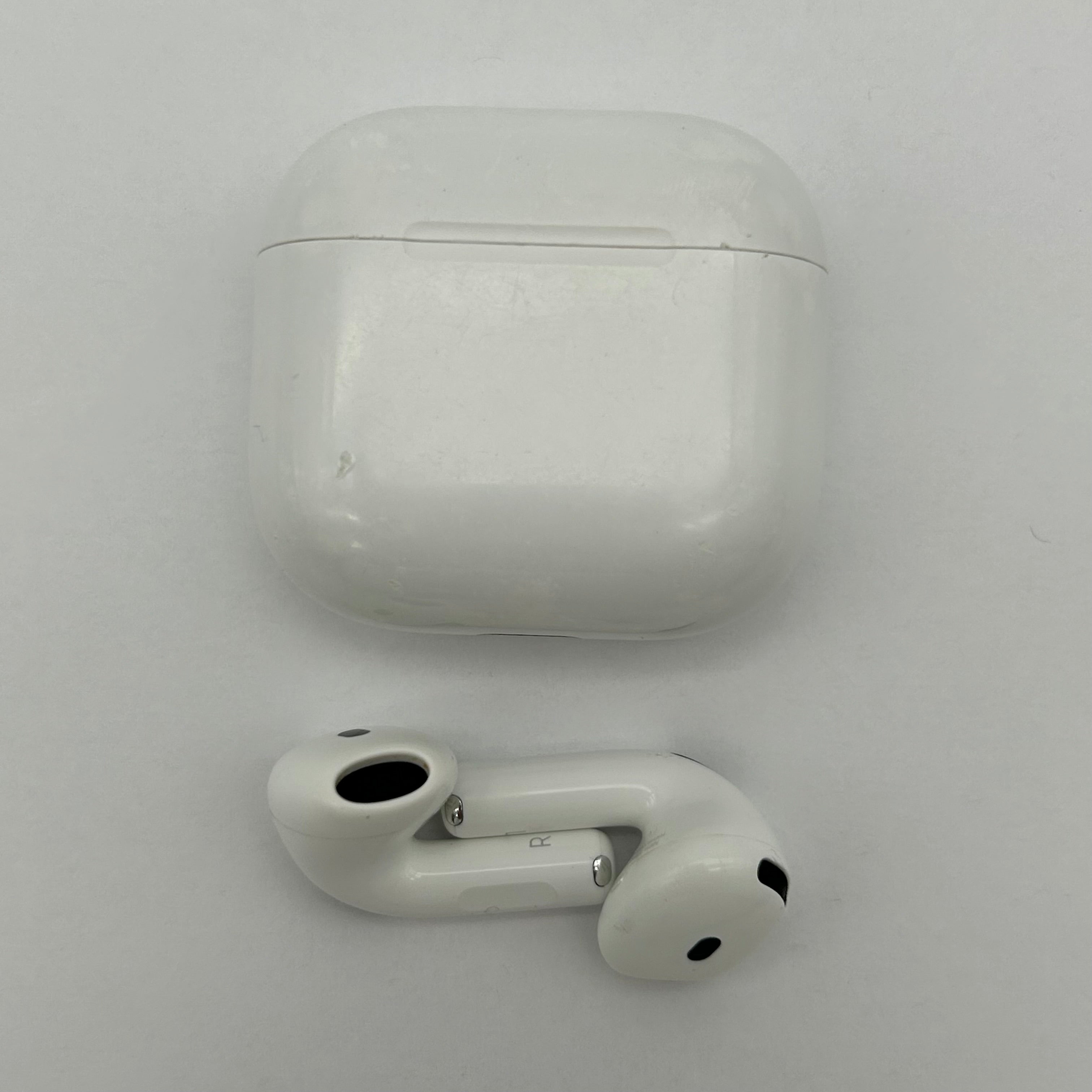Apple AirPods (4th Gen) Complete Set A3058 A3050 A3053 - White Genuine tested Working Pair - Used