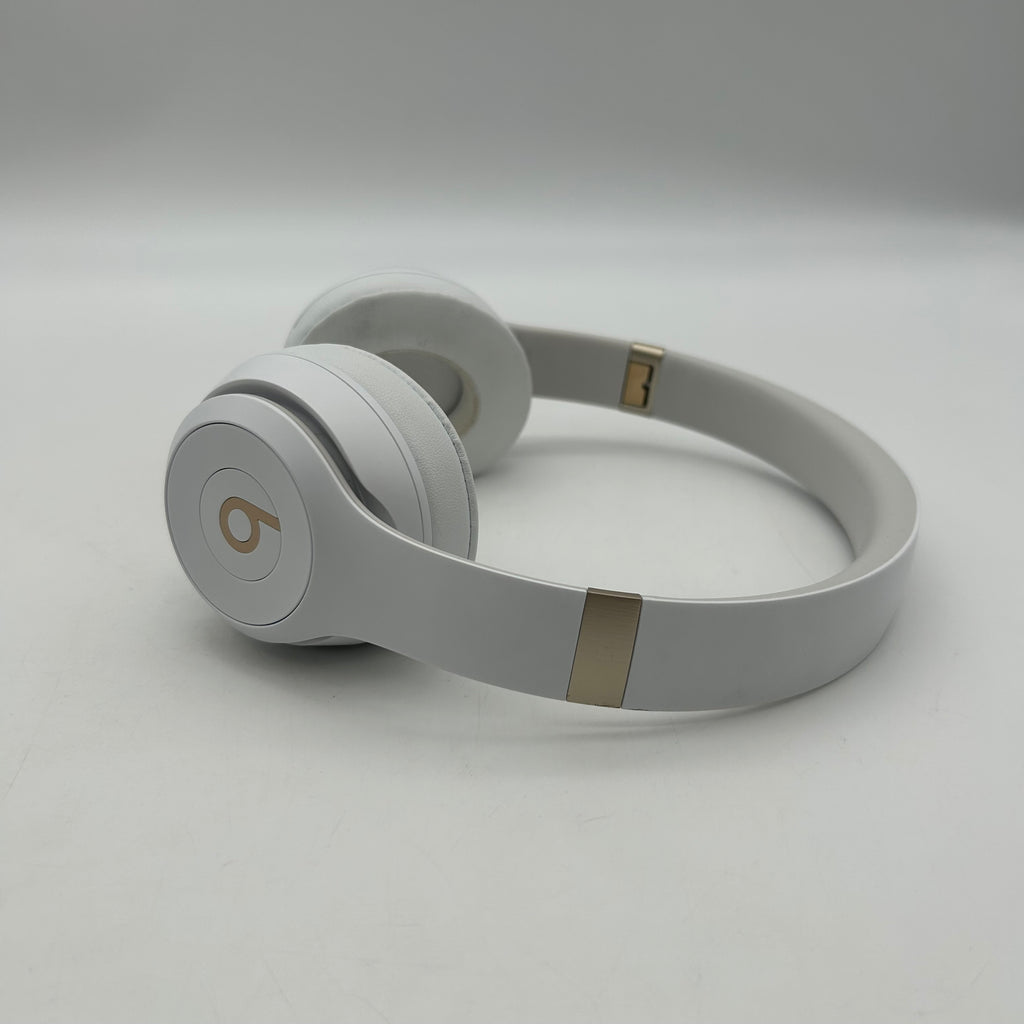 Beats Solo 4 Wireless Bluetooth Headphones - White w/ carrying case included