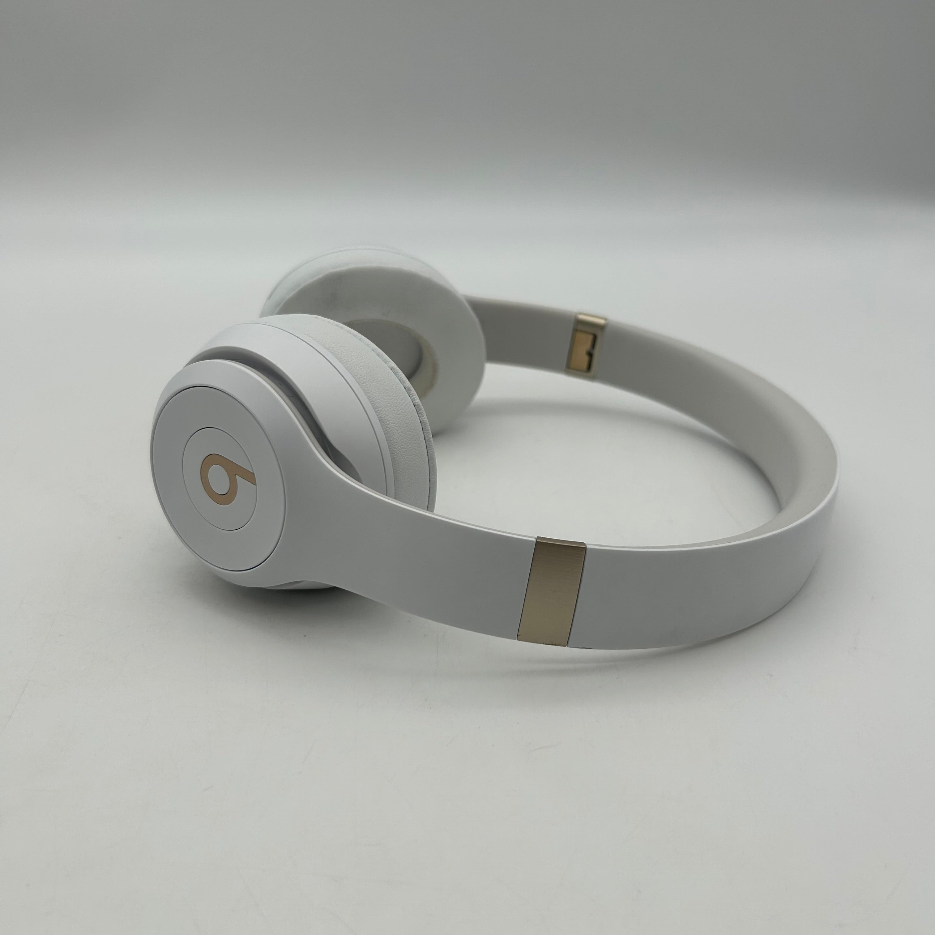 Beats Solo 4 Wireless Bluetooth Headphones - White w/ carrying case included