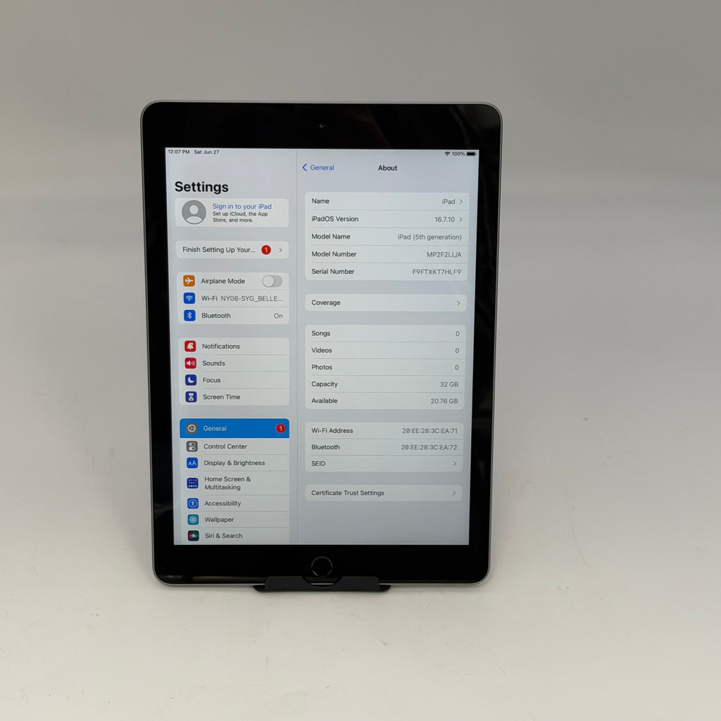 Apple iPad 5th Gen. A1822 32GB Silver 9.7" Touchscreen Wi-Fi Tablet  MP2R2LL/A