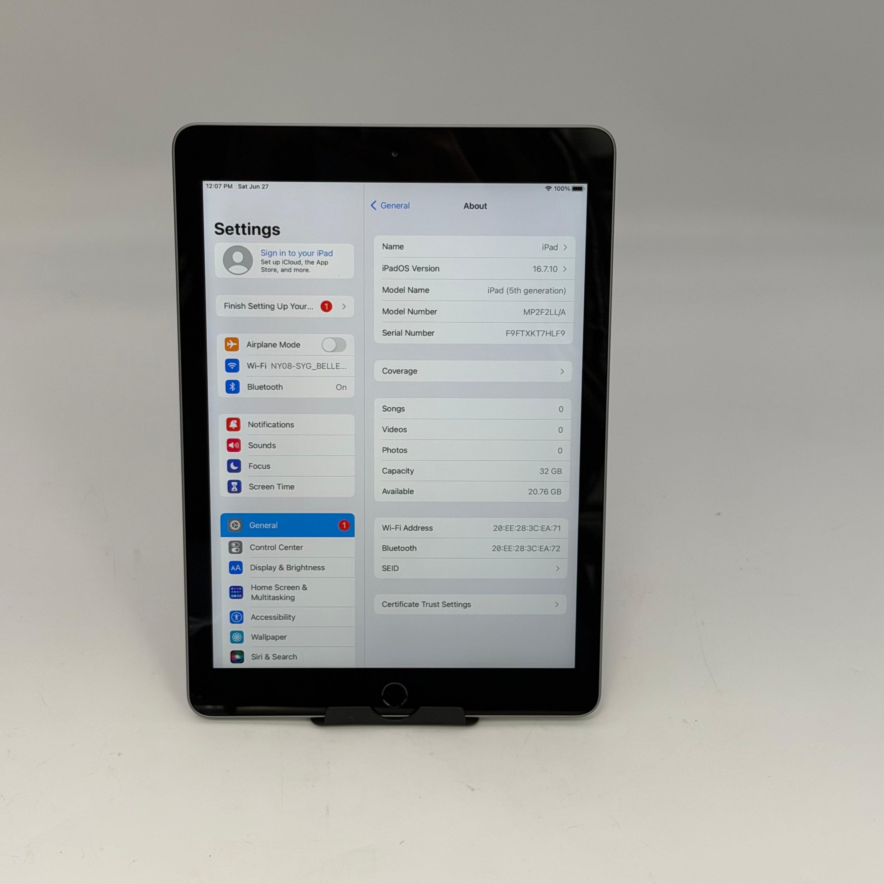 Apple iPad 5th Gen. A1822 32GB Silver 9.7" Touchscreen Wi-Fi Tablet  MP2R2LL/A