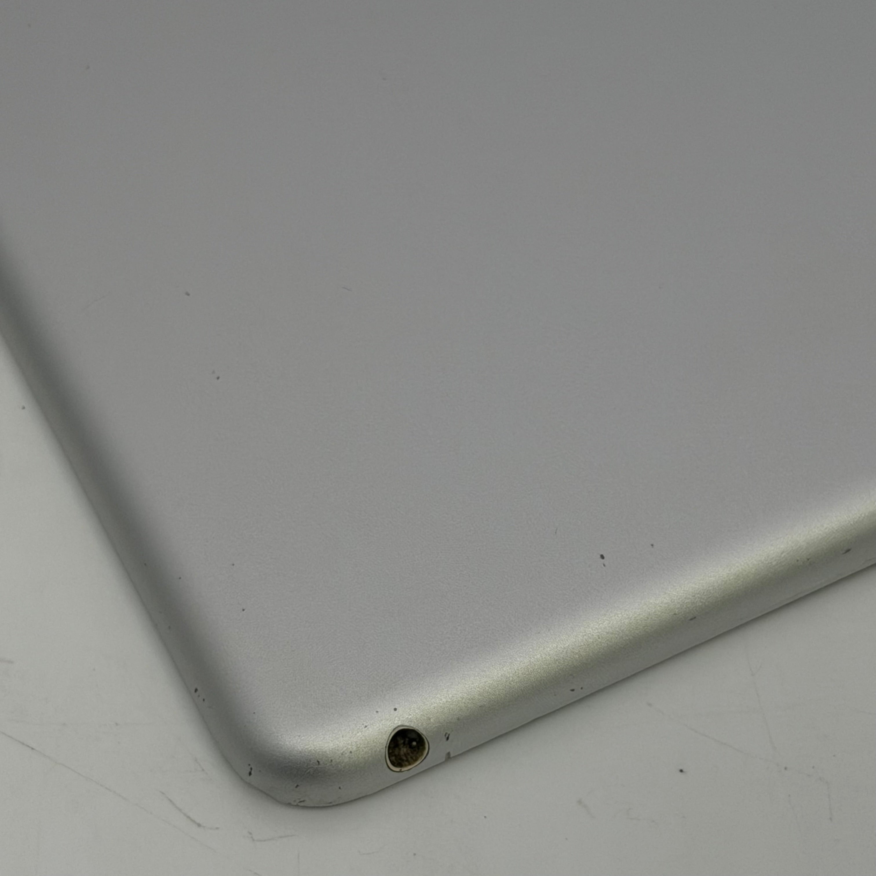 Apple iPad Air 1st Gen A1474 32GB Wi-Fi Only READ