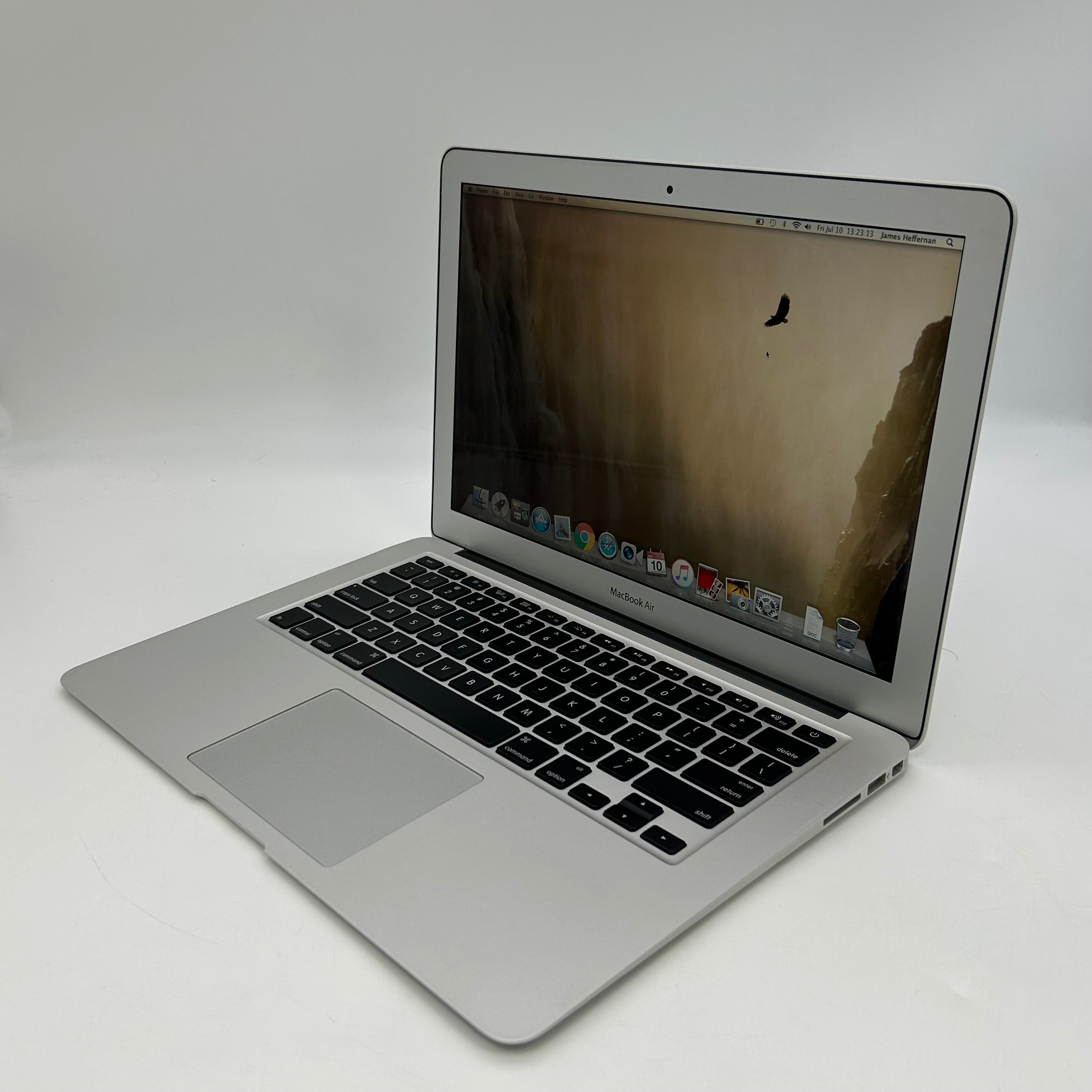 Apple MacBook Air 13", 128GB SSD, Intel Core i5 5th. Gen., 1.7GHz, 4GB RAM