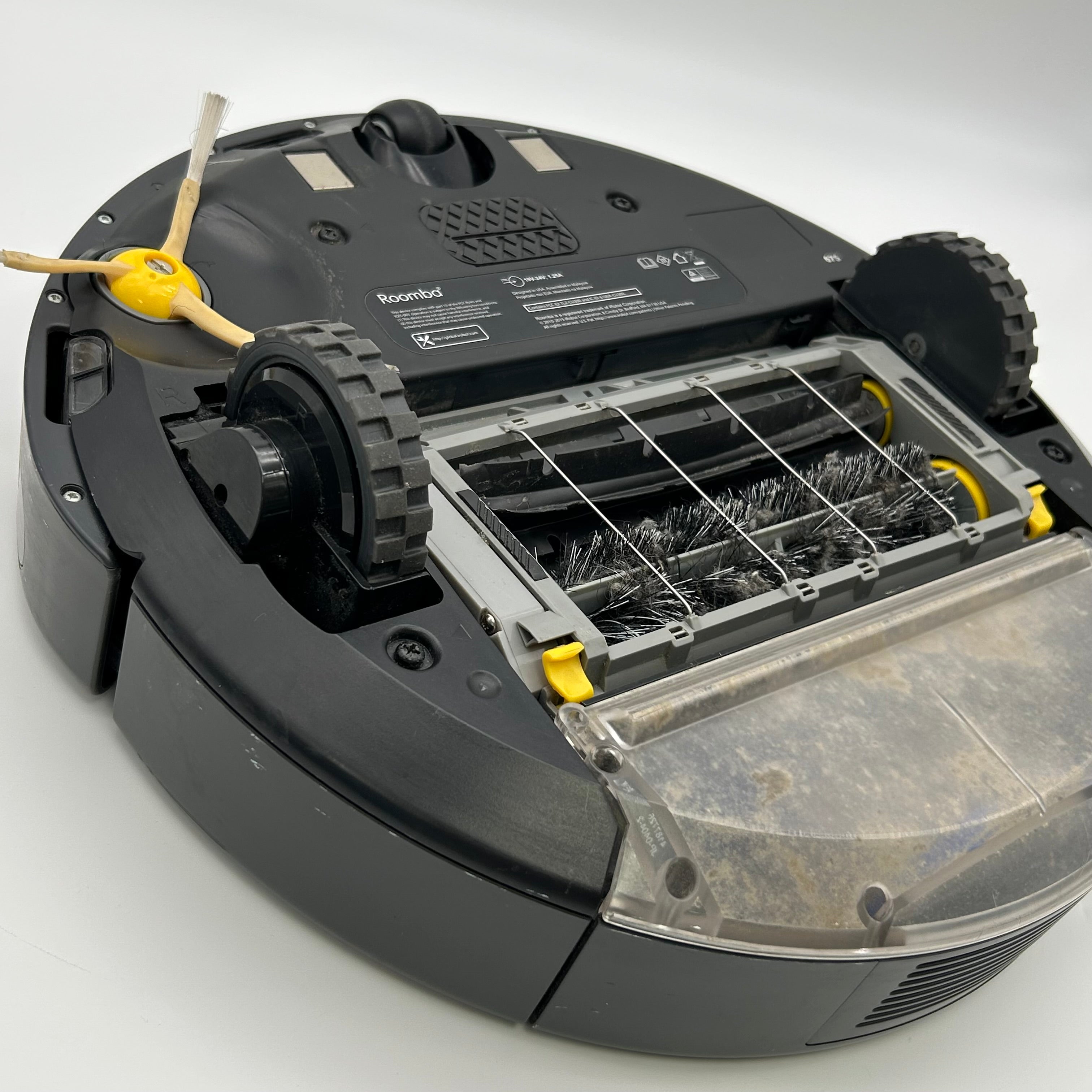 iRobot Roomba 675 Wi-Fi Connected Robot Vacuum - includes Charging Station - Black - Used