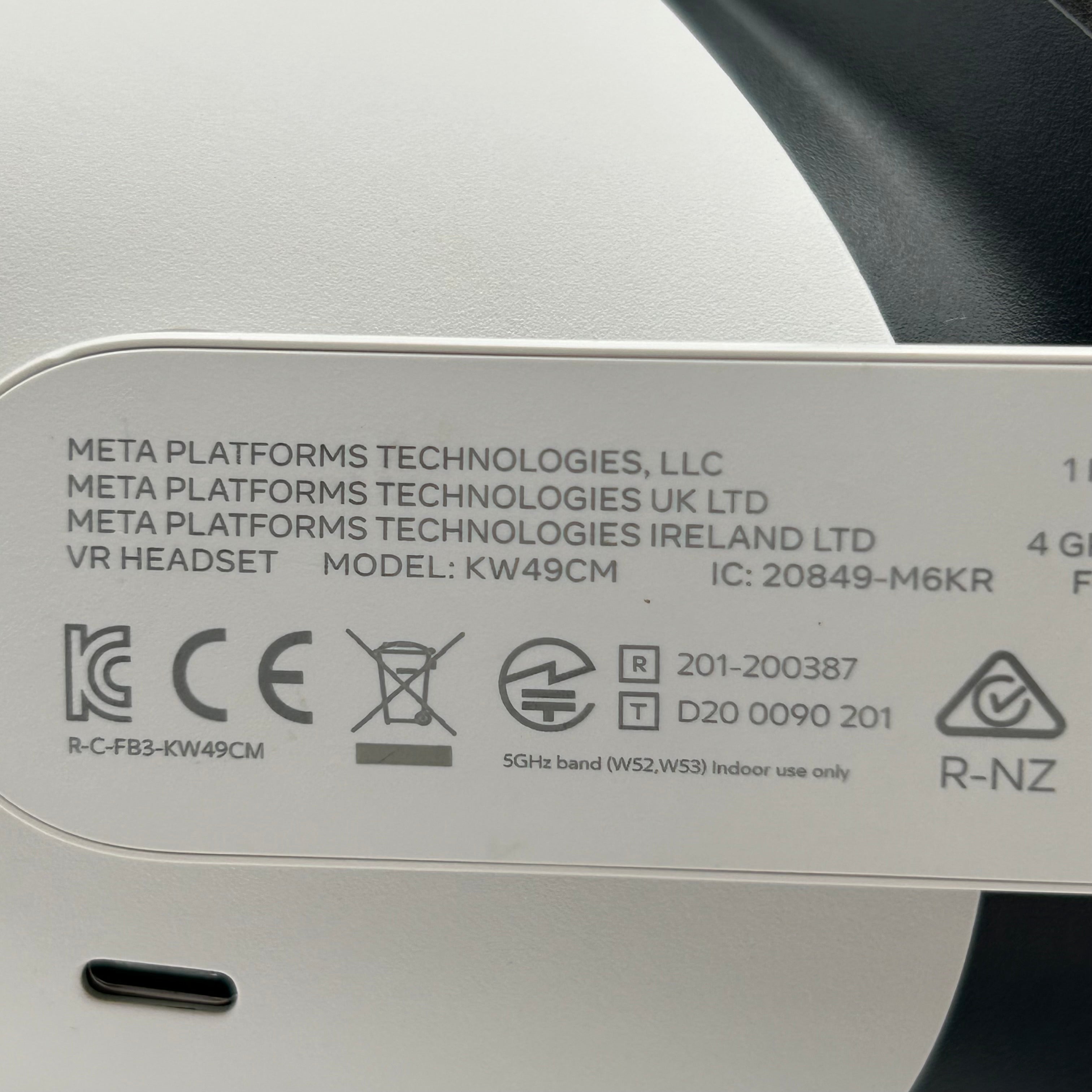 Meta Quest 2 128GB Standalone All-in-One VR Headset KW49CM - Used - White