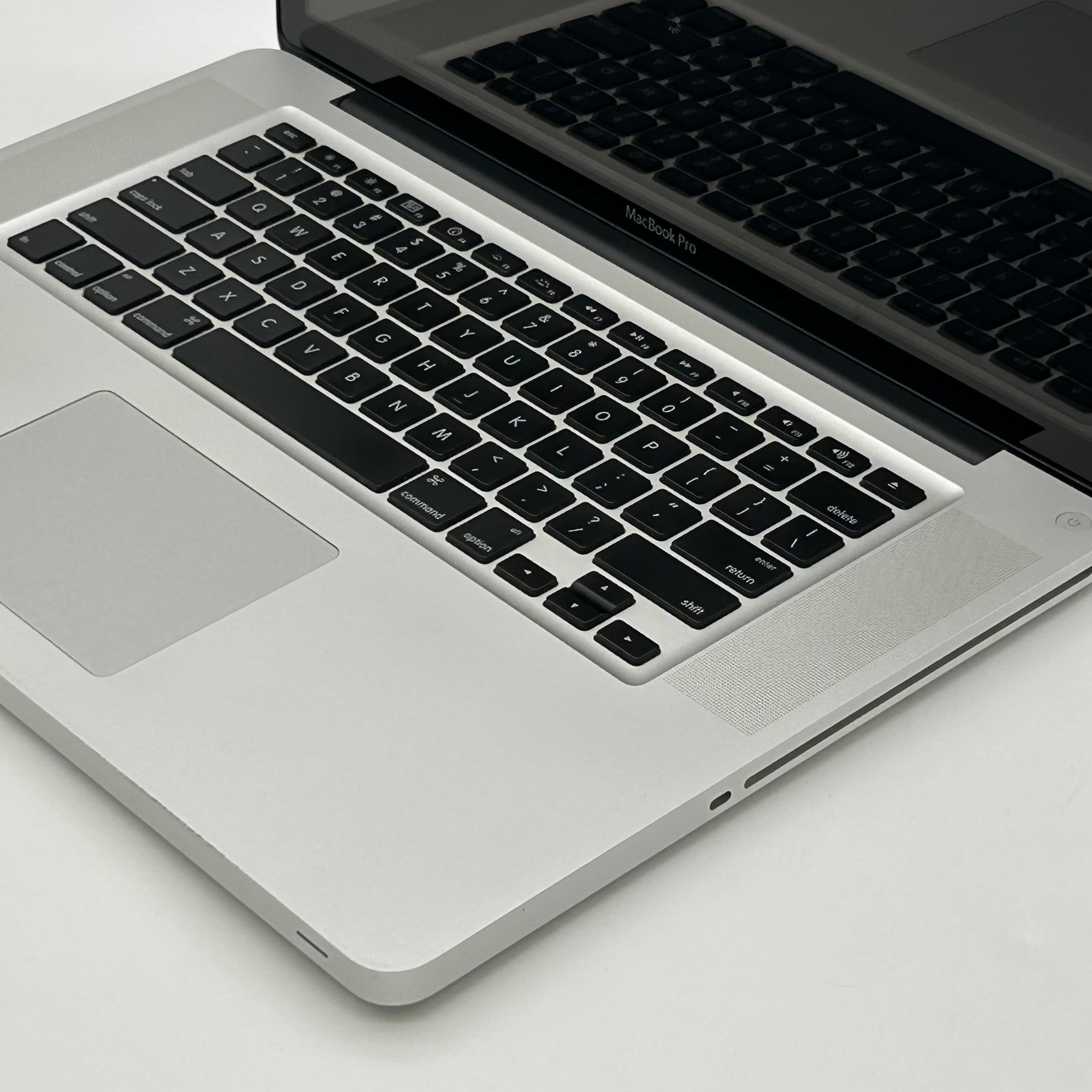 Apple MacBook Pro 15 Inch 2010 A1286 Core i5 2.53 GHz 4GB 500GB HDD macOS Laptop