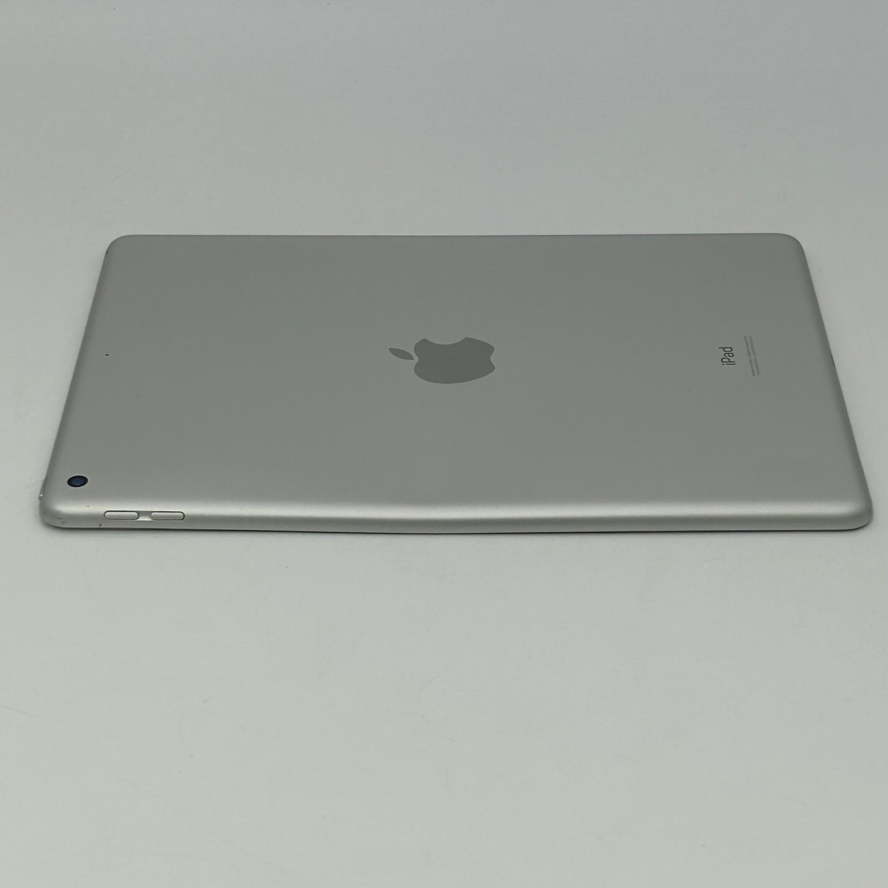 Apple iPad 8th generation 128gb 10.2” Silver A2270 / MYLE2LL/A - WiFi