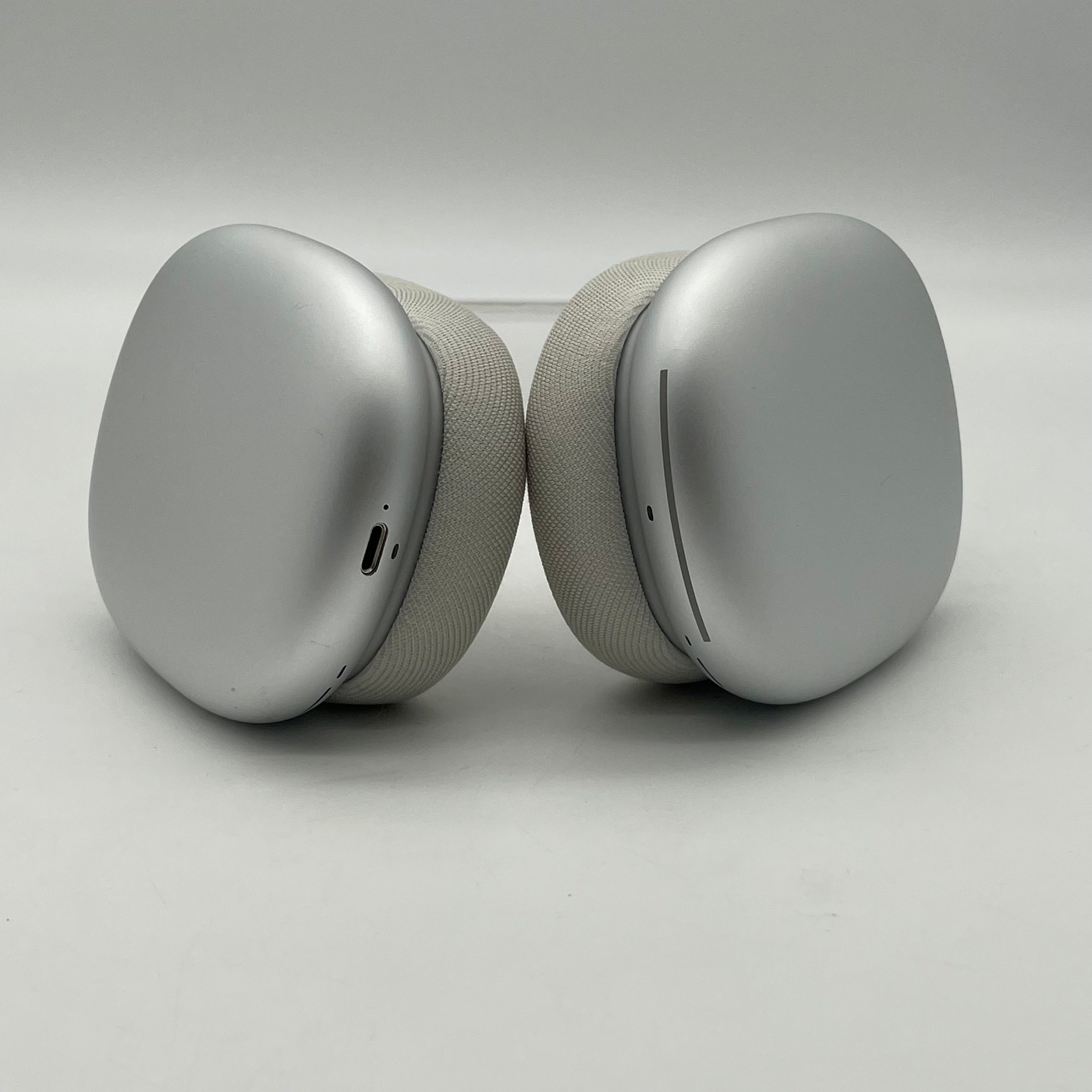 Apple AirPods Max A2096 (Lightning) w/ Smart Case and Retail Box