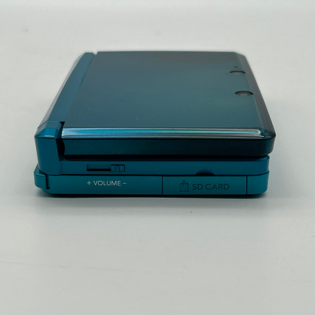 Nintendo 3DS (CTR-001) 2011 Aqua Blue w/ 2GB SD Card, Stylus, Cable, and a Game