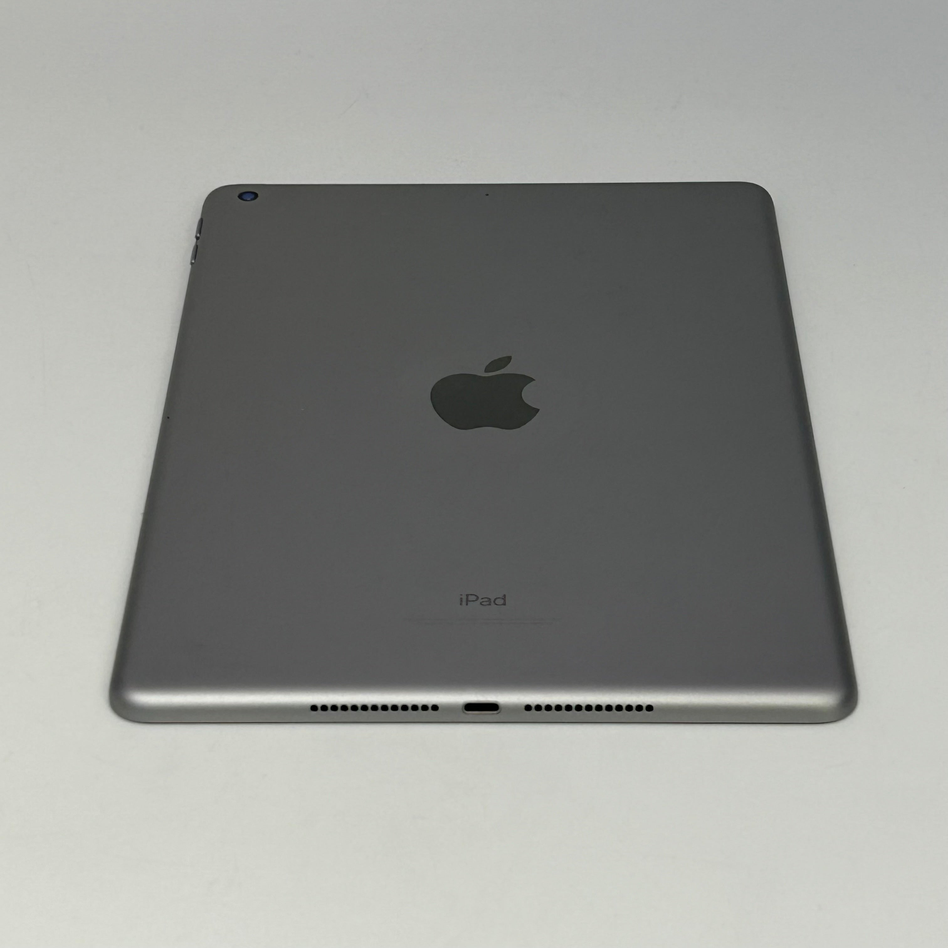 Apple ipad A1822 (MP2F2LL/A) 5th Gen. 32GB A1822 Wi-Fi 9.7" Silver