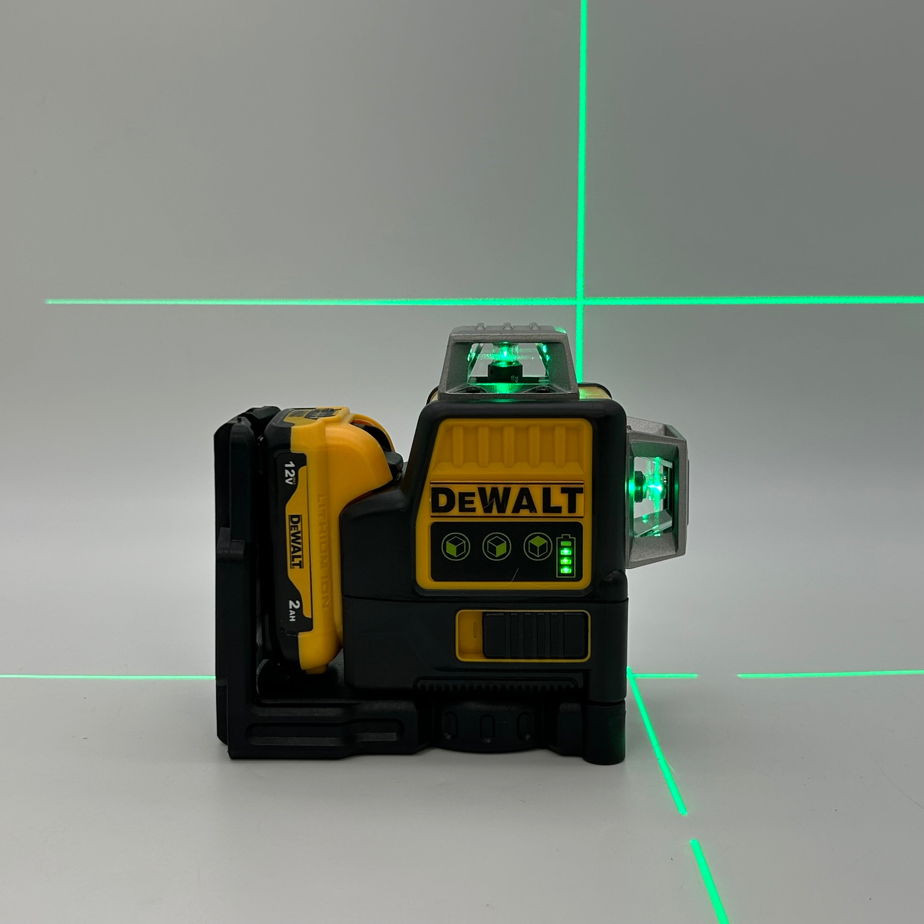 DeWALT DW089LG 12V 3x360 Green Line Laser Level Kit w/ Battery & Charger