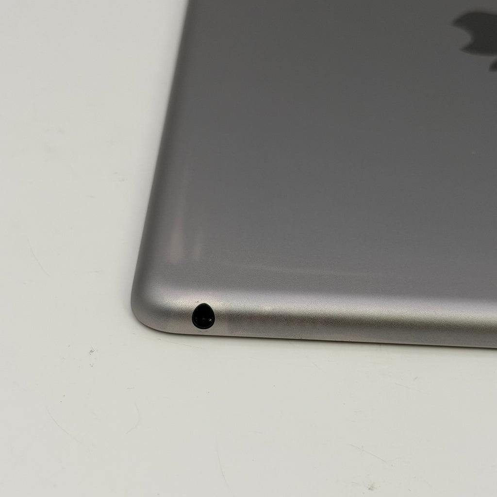 Apple iPad 5th Gen. A1822 32GB Black/Space Gray 9.7" Touchscreen Wi-Fi Tablet