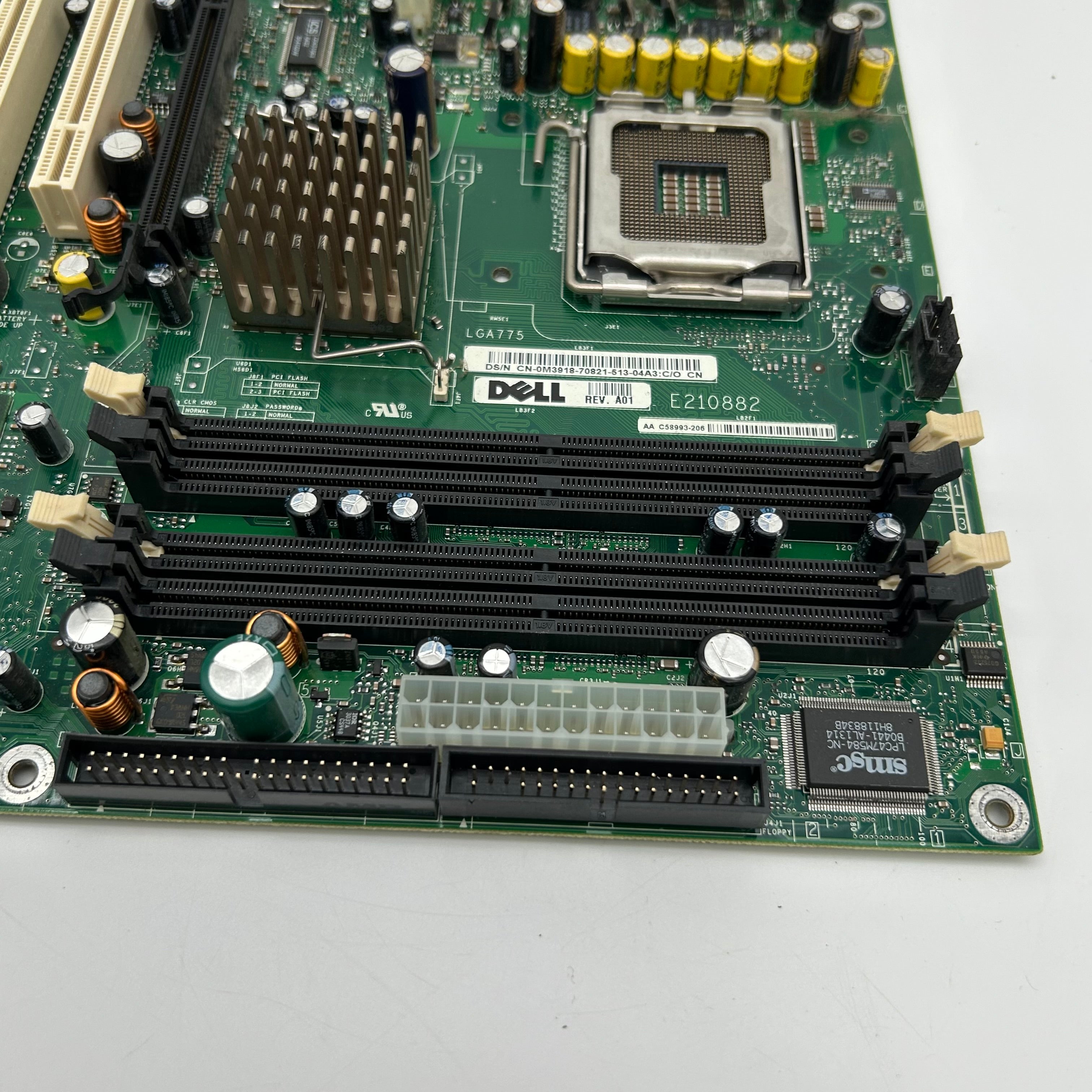 Dell E210882 LGA775 Motherboard with Intel Pentium 4 & Samsung RAM - For Parts