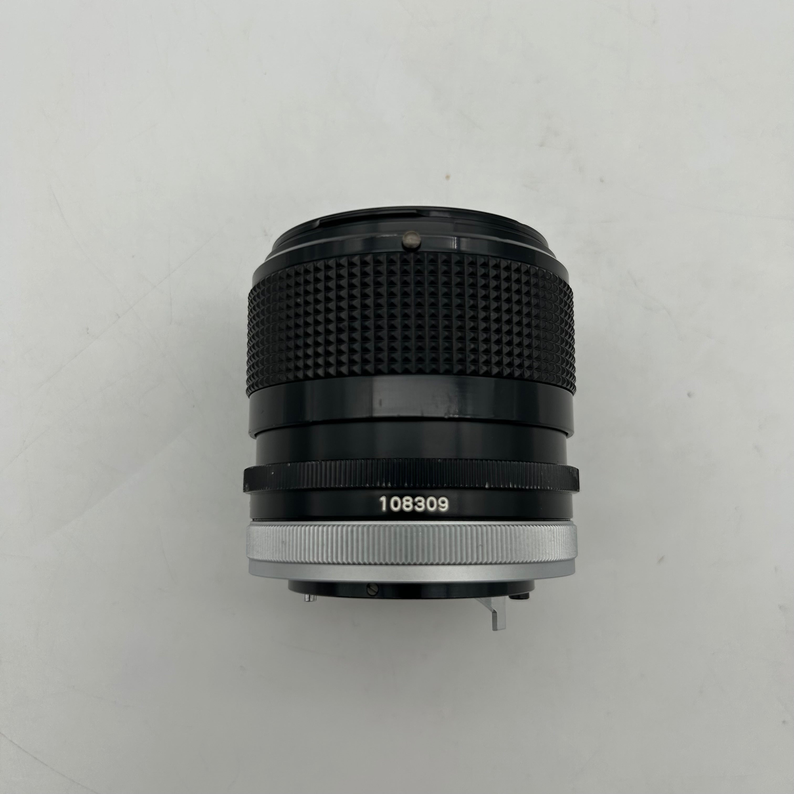 Canon 35mm F/2 S.S.C Wide Angle FD Lens R207
